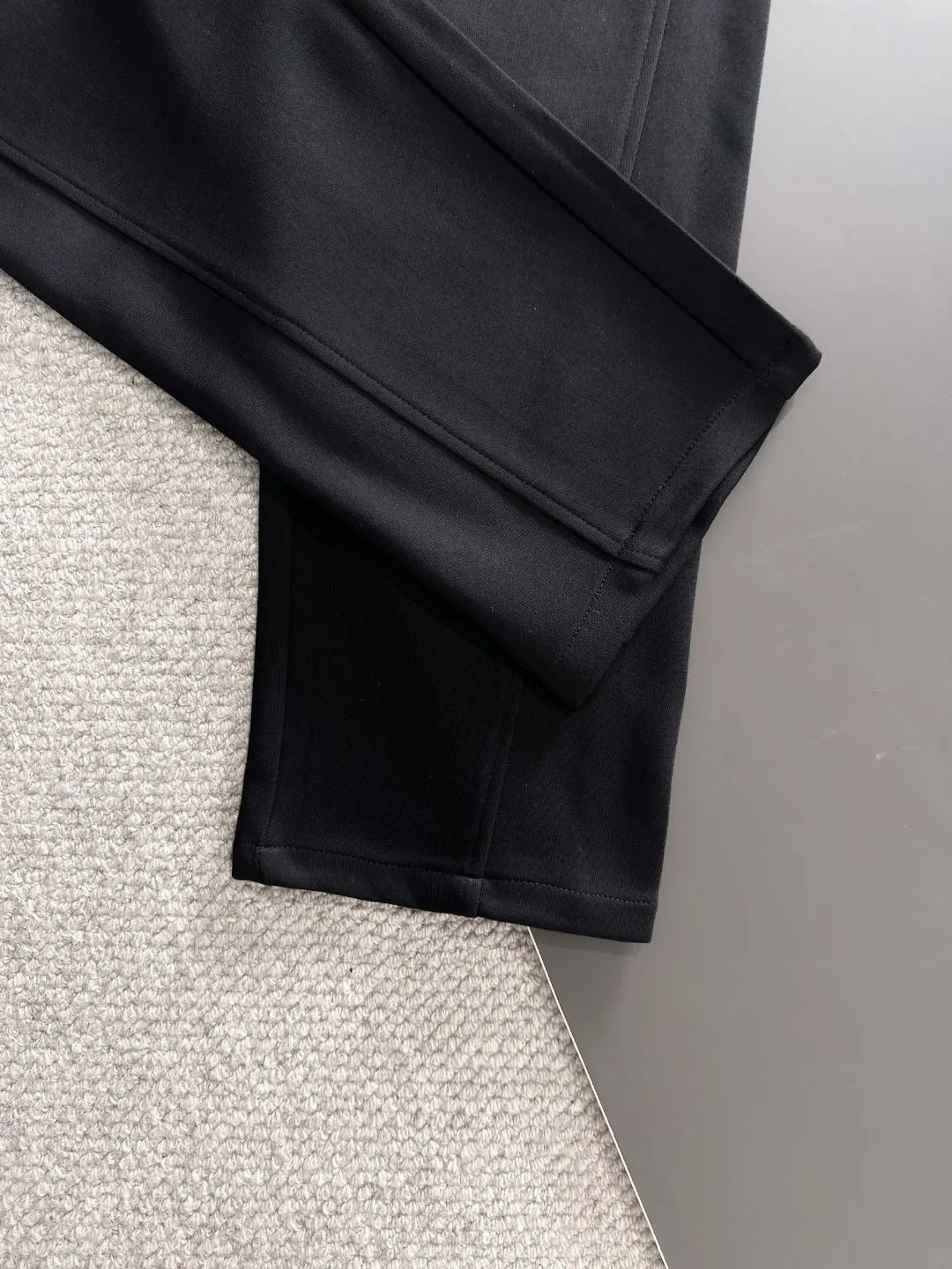 Shipped in 2-3 days P360 MONCLER/Mongolian Exclusive first release of 25ss autumn and winter new high-quality trousers Compare real-life details at will A perfect choice for autumn and winter. A must-have item. Sizes: M to 4XL (please state your height and weight when placing an order)