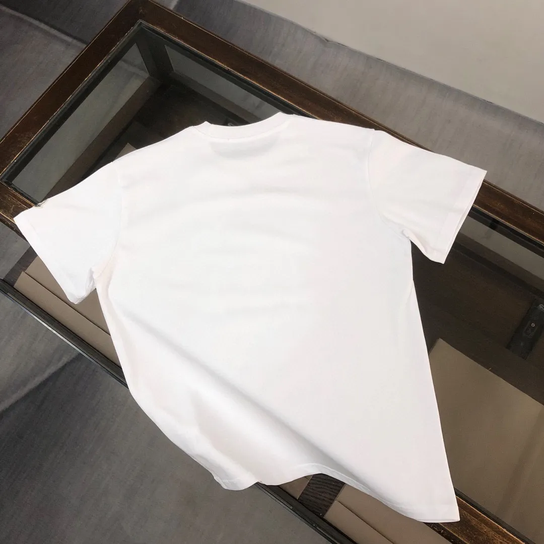 P160 🔥MONCLER The latest short-sleeved T-shirt for couples ~ Special brand letter printing technology on the chest ~ The fabric upper body is comfortable and breathable, not stiff, slim cut, specially customized fabrics! The upper body is comfortable and stylish, and it can be worn alone as an inner layer. It is a must-have for fashionistas! ! ! Color: black, white, gray Size: S～XL (loose version, please state your height and weight when placing an order)