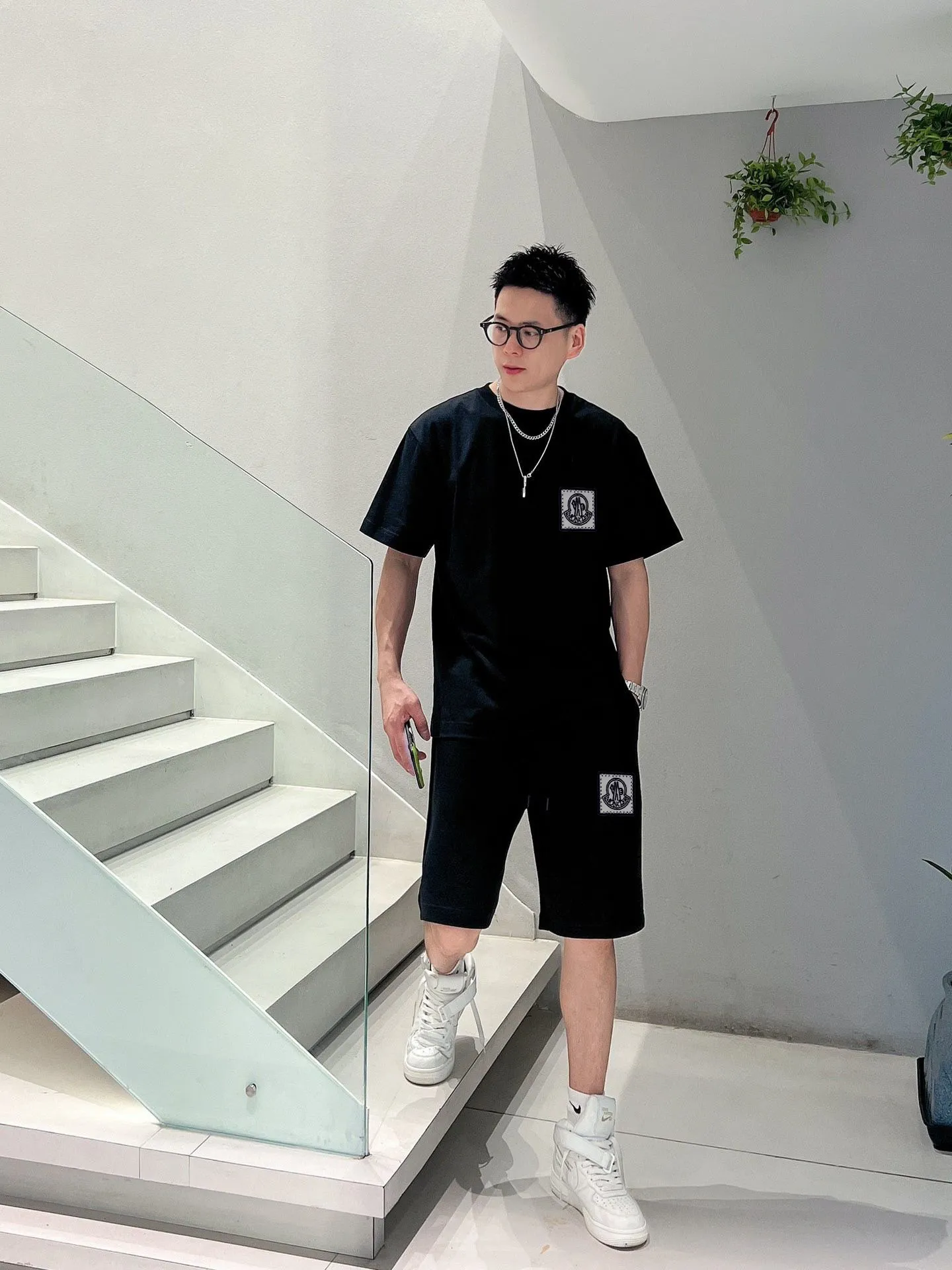 P280 Brand [MONCLER] 2025 new men’s short-sleeved shorts suit! Synchronous sales on the official website! High-end version on the market! It feels delicate and soft! Make you more comfortable to wear! The draped silhouette is awesome! Size: M-5XL (please state your height and weight when placing an order)