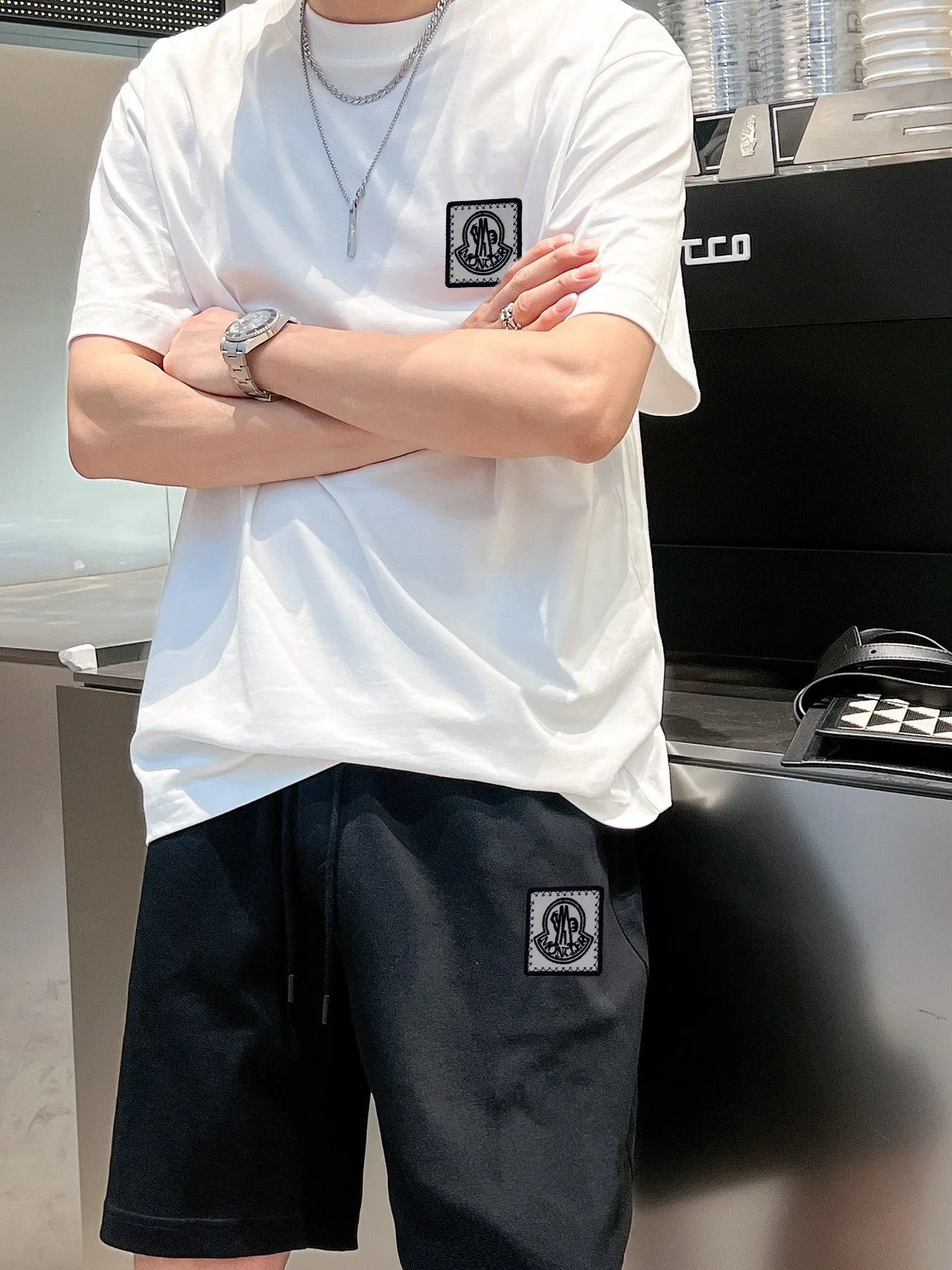 P280 Brand [MONCLER] 2025 new men’s short-sleeved shorts suit! Synchronous sales on the official website! High-end version on the market! It feels delicate and soft! Make you more comfortable to wear! The draped silhouette is awesome! Size: M-5XL (please state your height and weight when placing an order)