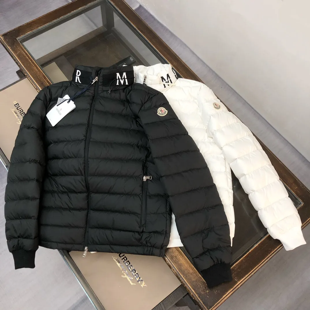 P820 ​​White real shot ✦ MONCLER Men's and Women's Unisex Stand Collar Down Jacket (hidden hood) is now on sale at the counter! New styles of down are available for autumn and winter 💥 New styles are emerging in an endless stream, with heavy embroidery of English letters on the collar, custom thread design on the cuffs, 90 white duck down, ultra-fine tailoring, and the accessories and hardware are also meticulous. We just want to bring good products to everyone 😎 Color: black white Size: 1-5 (M ~ 3XL)