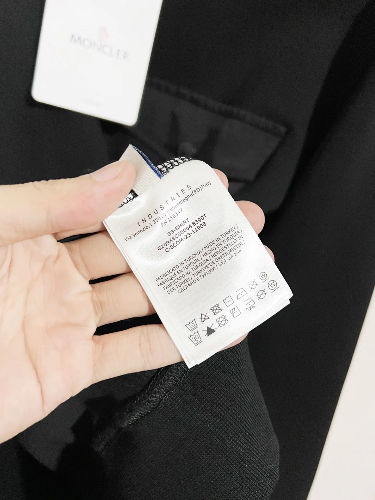 P300 Recommended hot items for foreign trade orders - Moncler's official website is synchronized with the new round-neck air cotton sweatshirt with patch pockets - Made of exclusively customized imported 420g air layer fabric. The upper body is extremely comfortable. Complete customized accessories. Exclusive quality difference currency. Welcome to compare - Color: black moss green - Size: M L XL XXL