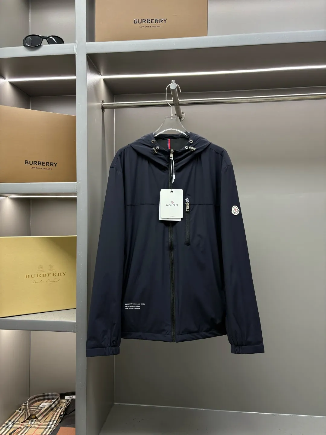 P560 Moncler New style thin cotton jacket with letters Original fabric Original accessories Official same style Made of imported polyester fabric, customized fabric dyed in the same vat. Very comfortable and smooth to the touch Very wide and stylish. Will not deform after long-term wear. Produced by a first-line brand OEM factory. The label is full and textured. The latest style for autumn and winter. Fashionable and personalized. Super versatile and good-looking. Very suitable for both men and women. A must-have for everyone. Color: Black Royal Blue Size: L-4XL