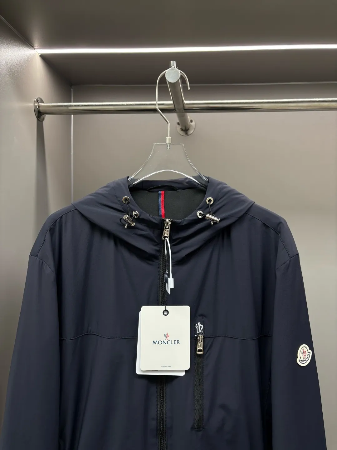 P560 Moncler New style thin cotton jacket with letters Original fabric Original accessories Official same style Made of imported polyester fabric, customized fabric dyed in the same vat. Very comfortable and smooth to the touch Very wide and stylish. Will not deform after long-term wear. Produced by a first-line brand OEM factory. The label is full and textured. The latest style for autumn and winter. Fashionable and personalized. Super versatile and good-looking. Very suitable for both men and women. A must-have for everyone. Color: Black Royal Blue Size: L-4XL