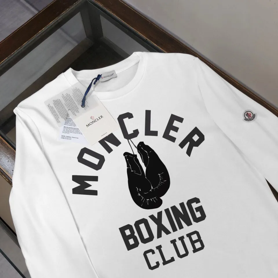P180, a non-off-the-shelf model, you can trust it. Moncler printed long-sleeved T-shirt, 240g breathable cotton fabric, very soft and comfortable texture, does not shrink, does not deform, does not ball), can be worn alone as a base layer. Original customized accessories, collar label, care mark, hangtag, packaging (perfect details) Color: White Black Size: XS S M L