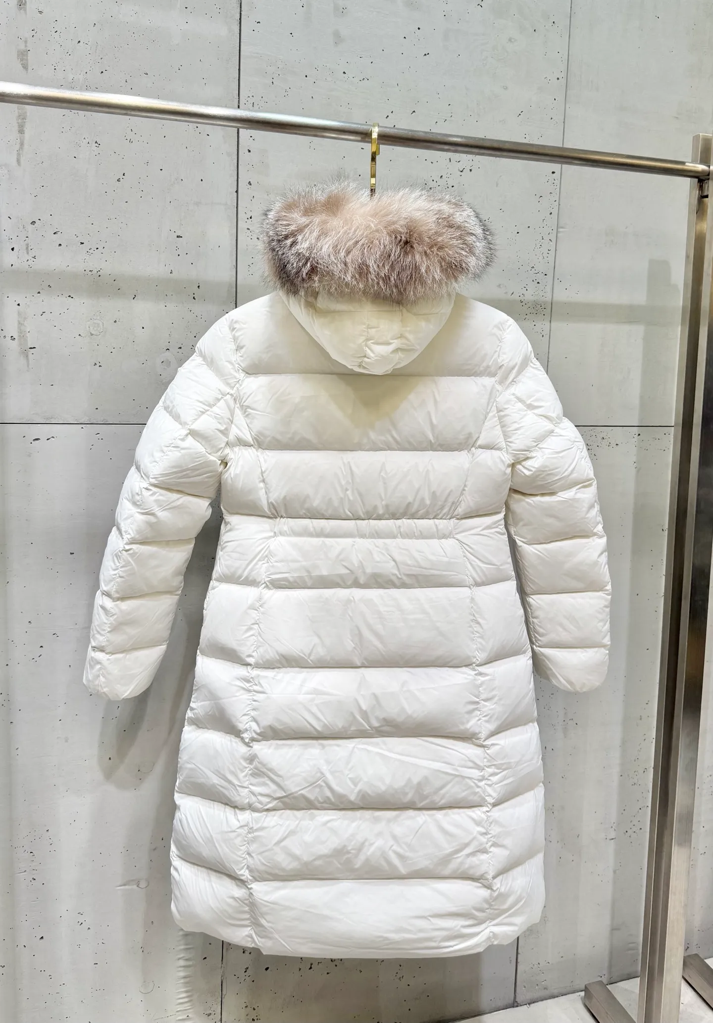 P1160 Moncler Boedic Long Women's Long Top Boedic long down combines exquisite materials and attention to details. Its timeless and elegant fashion design can provide you with a warm and caring wearing experience. The Boedic long down style features a waist-cinching belt to accentuate the feminine silhouette for a stylish winter look. Comfortable hood with rich fleece trim that can be easily removed to suit your mood and weather conditions Size : 1-4