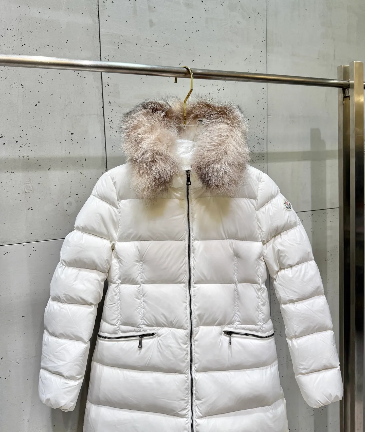 P1160 Moncler Boedic Long Women's Long Top Boedic long down combines exquisite materials and attention to details. Its timeless and elegant fashion design can provide you with a warm and caring wearing experience. The Boedic long down style features a waist-cinching belt to accentuate the feminine silhouette for a stylish winter look. Comfortable hood with rich fleece trim that can be easily removed to suit your mood and weather conditions Size : 1-4