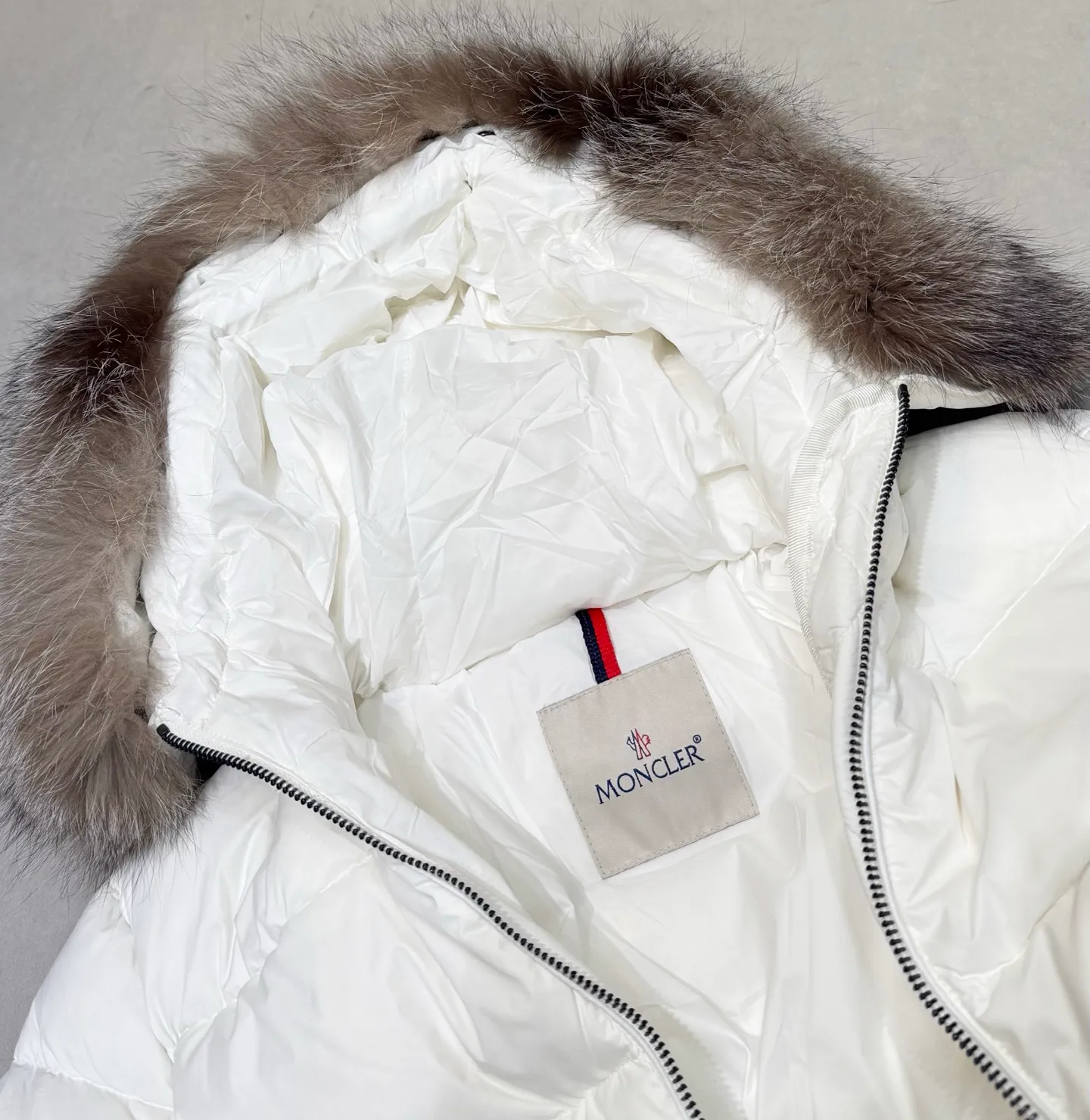 P1160 Moncler Boedic Long Women's Long Top Boedic long down combines exquisite materials and attention to details. Its timeless and elegant fashion design can provide you with a warm and caring wearing experience. The Boedic long down style features a waist-cinching belt to accentuate the feminine silhouette for a stylish winter look. Comfortable hood with rich fleece trim that can be easily removed to suit your mood and weather conditions Size : 1-4