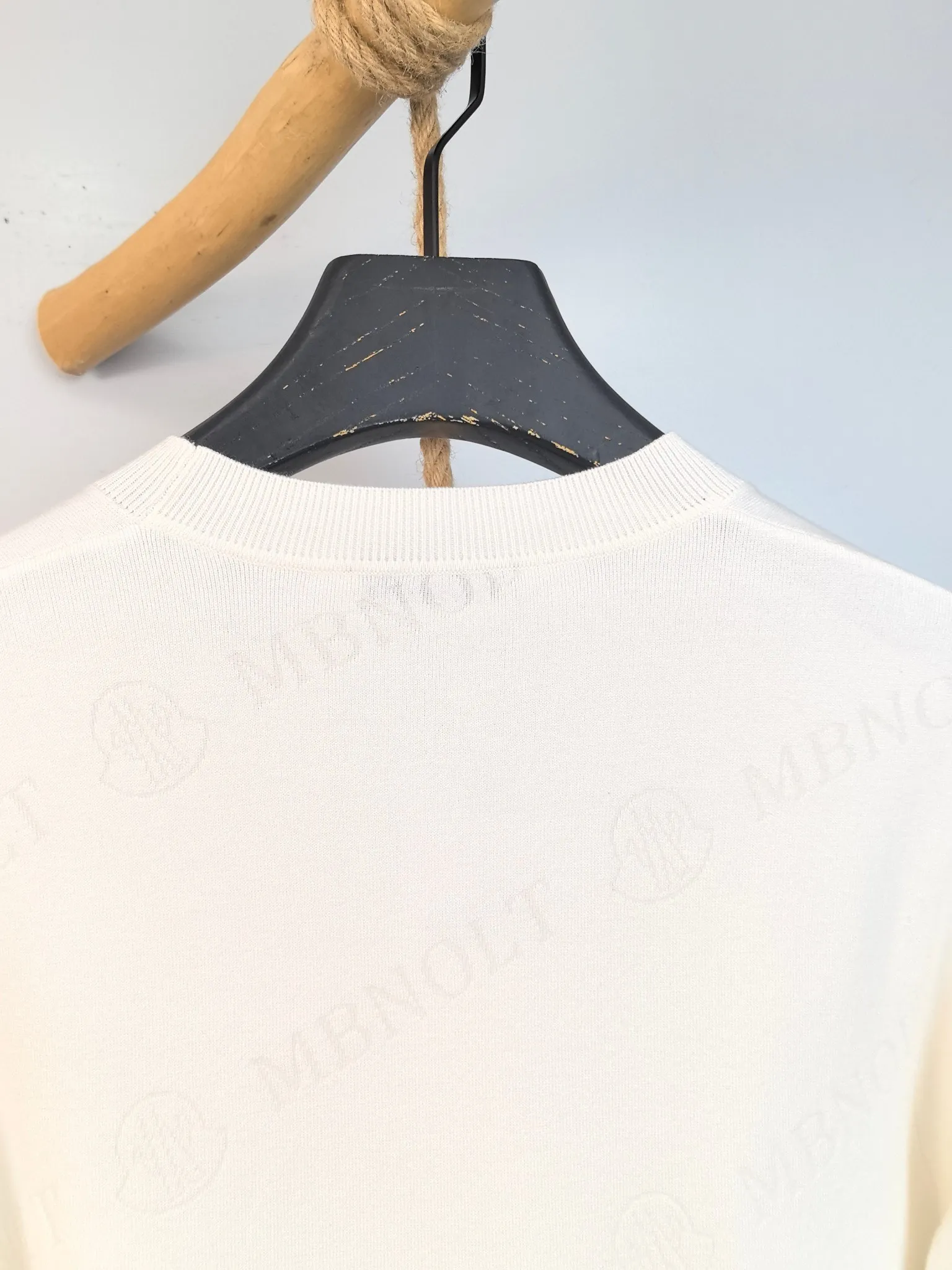 P440 MONCLER 2025 new knitted crew neck sweater, technical wool blended fabric, soft and comfortable, comfortable and breathable upper body, skin-friendly and non-irritating, unique design style, whether worn alone or matched, it is a versatile item, highlighting the personality of young people, extremely high-grade, and handsome upper body! Size: M-3XL