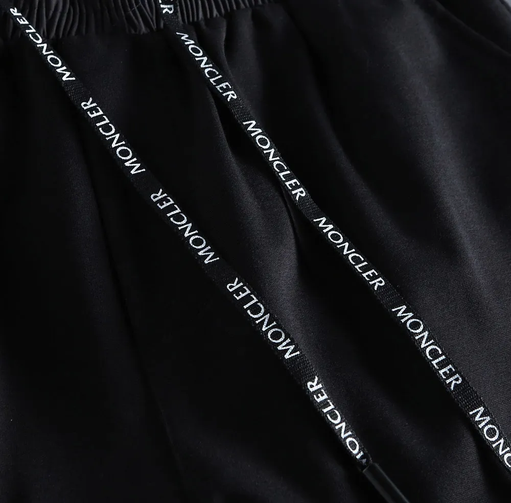 P210 🌸🌸 Moncler 2025 spring and summer new trousers [knitted trousers] feel comfortable to wear, low-key yet luxurious, very high-end, with pockets designed to be fashionable and high-end. Needless to say, the trousers style and tailoring needless to say, the upper body is exquisite and vivid. Really first-class and top-quality materials. Really top-level casual pants and elastic pants, of outstanding quality. After heavy washing, the trousers are very soft and not picky. The upper body is absolutely stylish. Extremely luxurious. Size:M-4XL