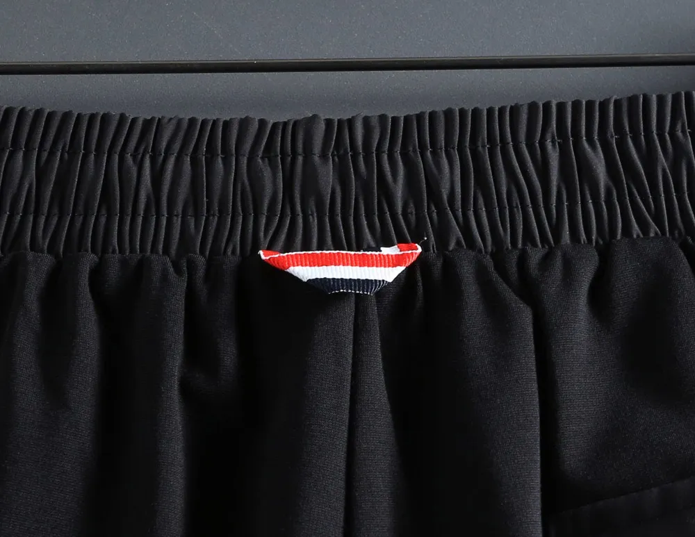 P210 🌸🌸 Moncler 2025 spring and summer new trousers [knitted trousers] feel comfortable to wear, low-key yet luxurious, very high-end, with pockets designed to be fashionable and high-end. Needless to say, the trousers style and tailoring needless to say, the upper body is exquisite and vivid. Really first-class and top-quality materials. Really top-level casual pants and elastic pants, of outstanding quality. After heavy washing, the trousers are very soft and not picky. The upper body is absolutely stylish. Extremely luxurious. Size:M-4XL