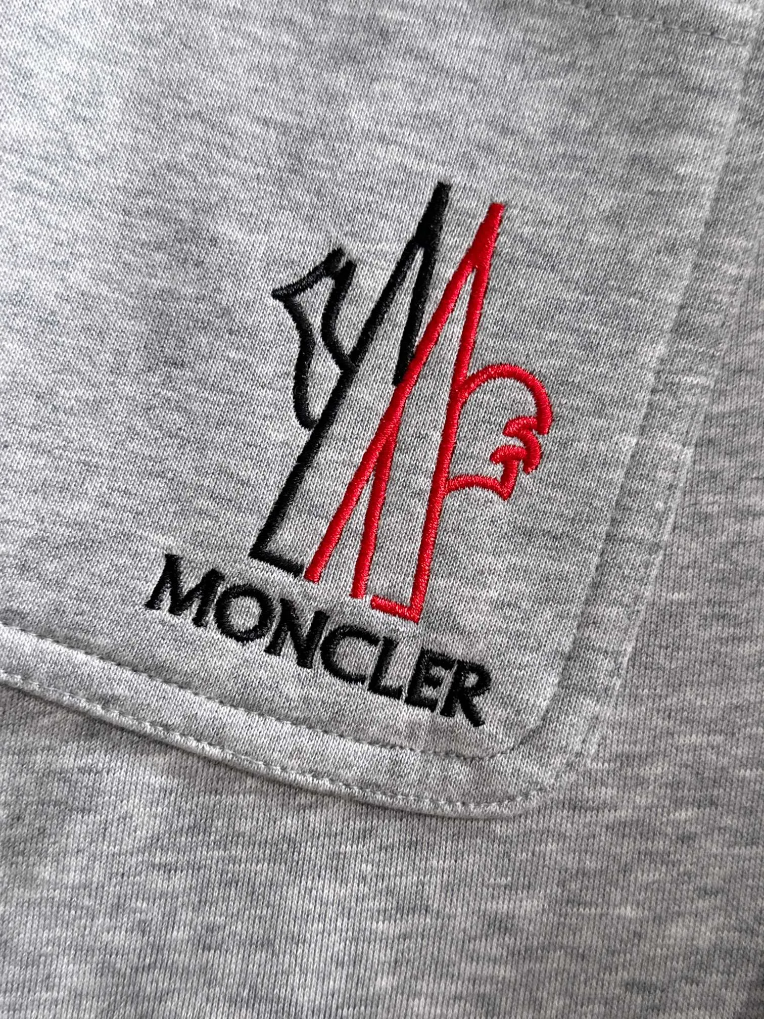 P310 MONCLER* (exclusive quality in the market) hot style 2꯭0꯭2꯭5 new autumn pants, original ⌚️ high version, masked. The fabric is made of 380g high-density double-sided Chinese custom fabric. It does not deform, does not shrink, and has a three-dimensional drape. Introduction to the process: the front and back panels are made of Behringer stacked show thousands of needle embroidery, chicken edges + wool labels, custom hardware accessories, color: gray SIZE：M-XXXL