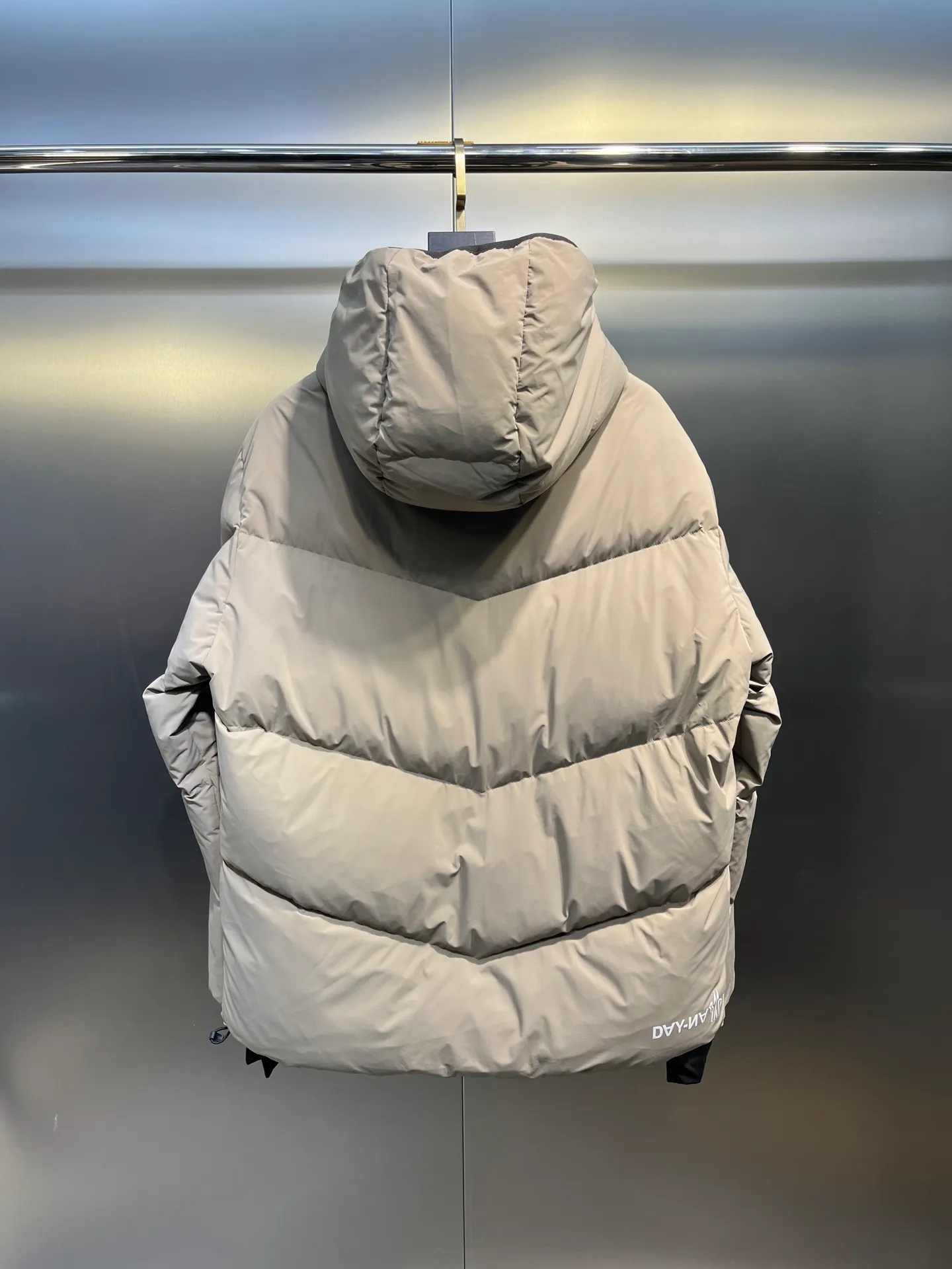 P1080 𝑴𝒐𝒏𝒄𝒍𝒆𝒓 / Grenoble Arcesaz Hooded Comfortable Zipper Closure Loose Long Sleeve Down Jacket / Men's Size: 1 2 3 4 5 Product Color: Black Light Brown