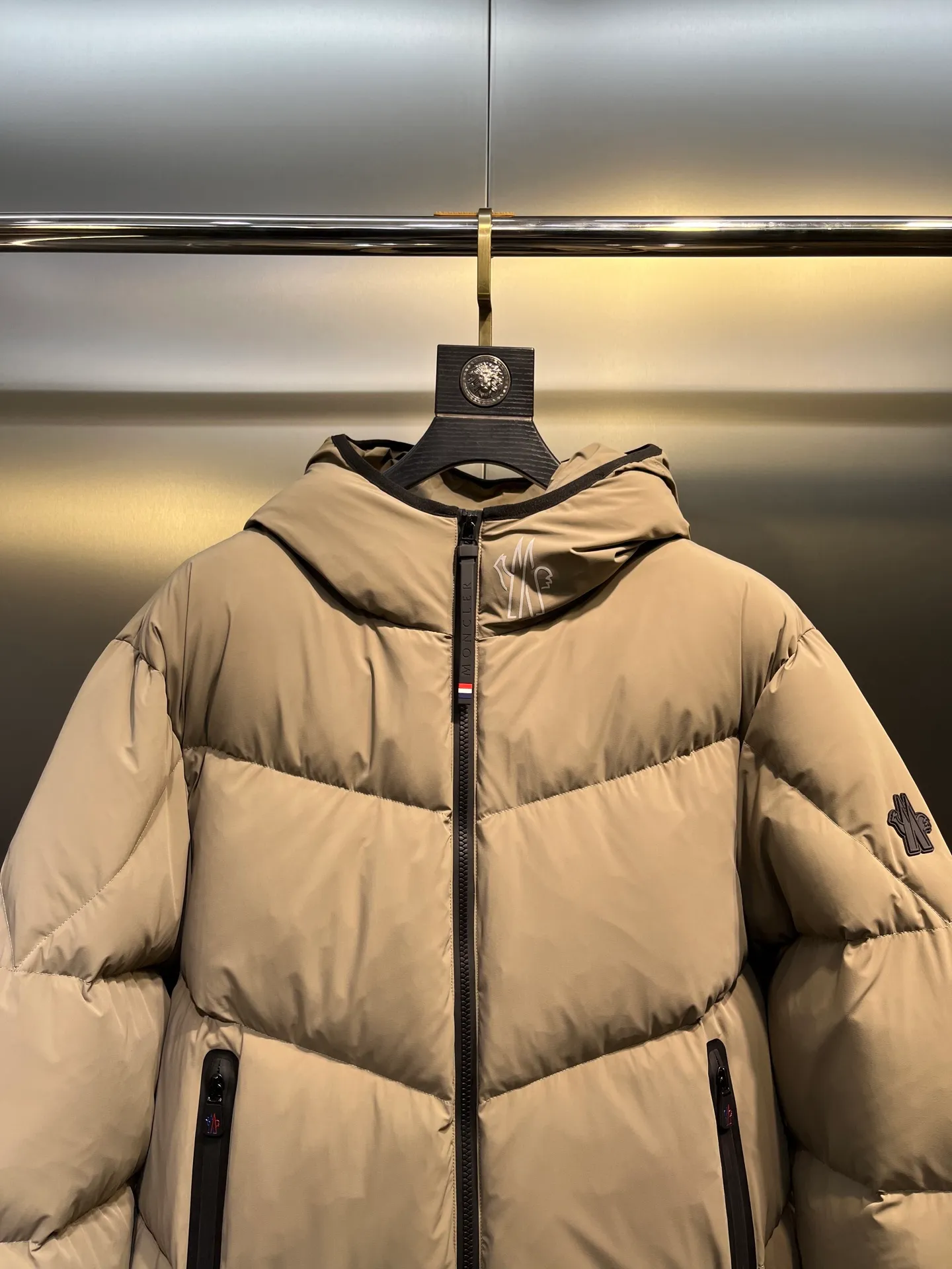 P1080 𝑴𝒐𝒏𝒄𝒍𝒆𝒓 / Grenoble Arcesaz Hooded Comfortable Zipper Closure Loose Long Sleeve Down Jacket / Men's Size: 1 2 3 4 5 Product Color: Black Light Brown