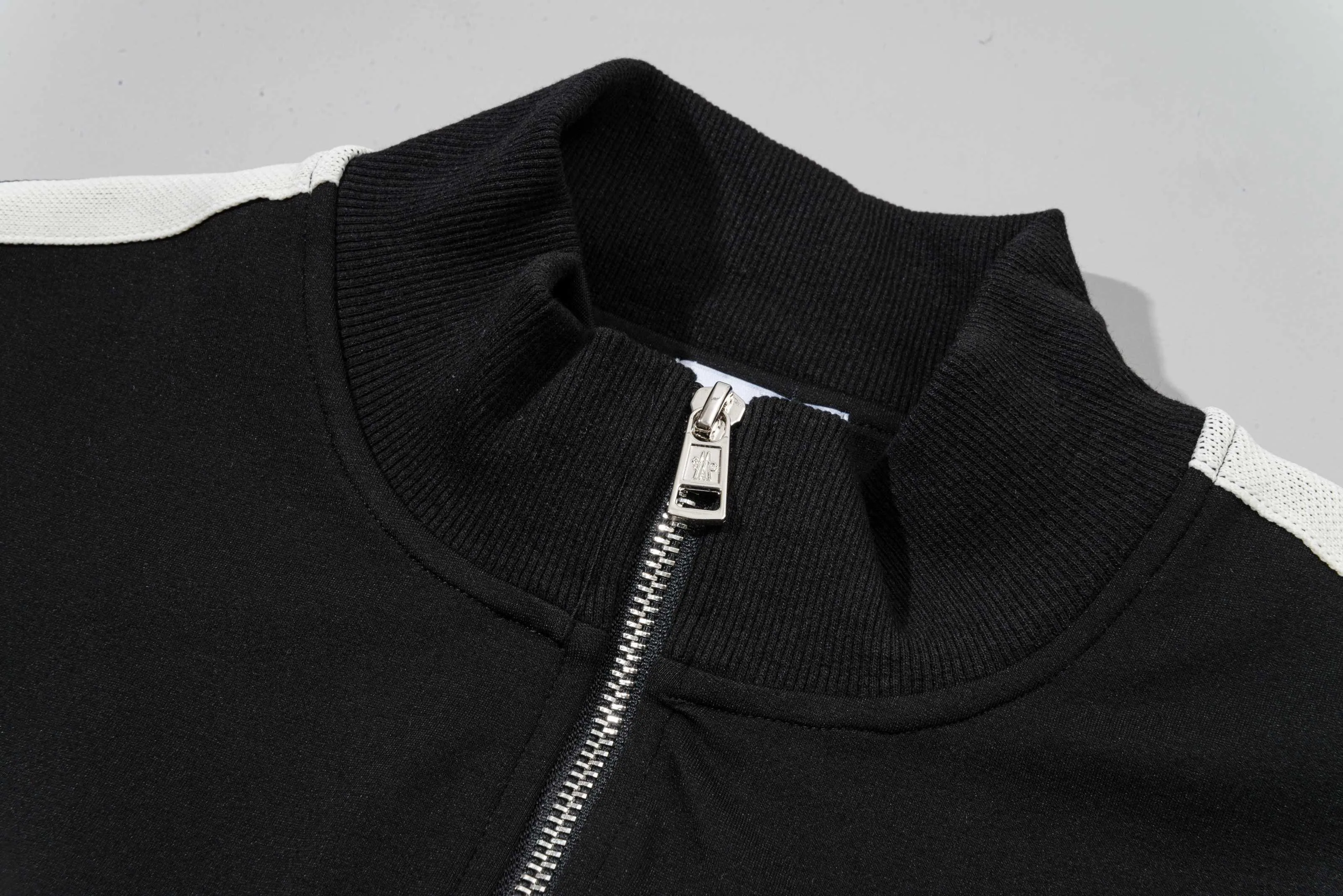 P270 MONCLER/muzzle Customized fabric suit casual sweatpants Simple side webbing splicing technology brand small chapter logo LOGO Official synchronization High version High quality Fashion personality Versatile trend Pure original quality Original fabric Hang tag Collar label Washed wheat Complete three standards Color: Black. Blue. Gray. Size: S-2XL
