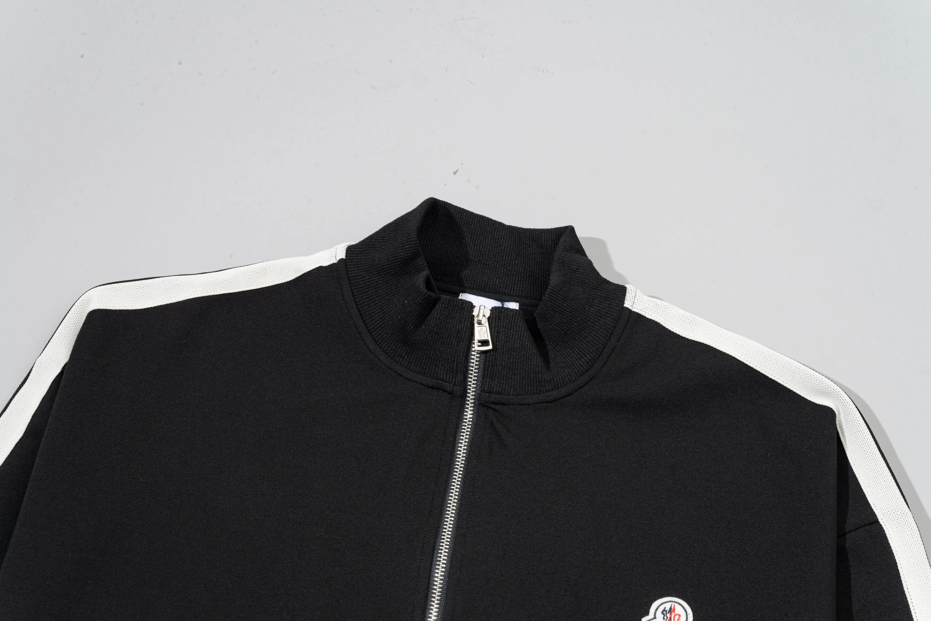 P270 MONCLER/muzzle Customized fabric suit casual sweatpants Simple side webbing splicing technology brand small chapter logo LOGO Official synchronization High version High quality Fashion personality Versatile trend Pure original quality Original fabric Hang tag Collar label Washed wheat Complete three standards Color: Black. Blue. Gray. Size: S-2XL
