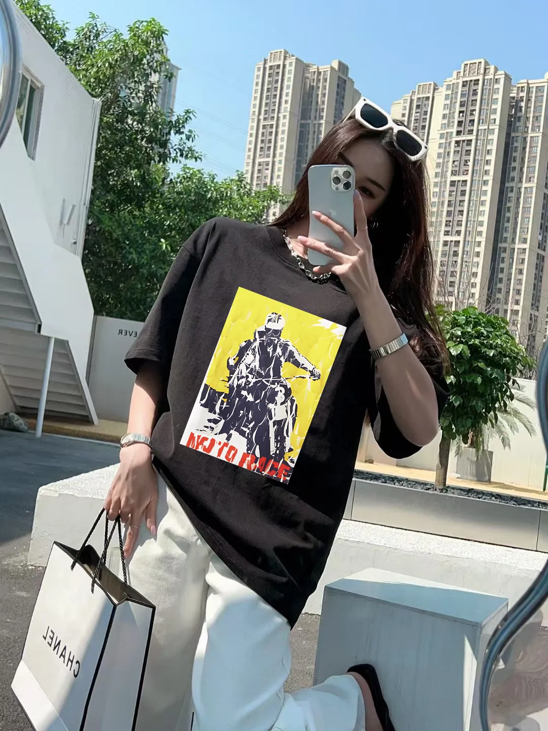 P140 🔥 [MONCLER] 2025FW short-sleeved T-shirt with badge + LOGO, high-end 26s double yarn 300g fabric, heavy fabric, custom stretcher rib, same vat and dye, complete three standards, same style for men and women, color: black, white, size: S M L XL 2XL