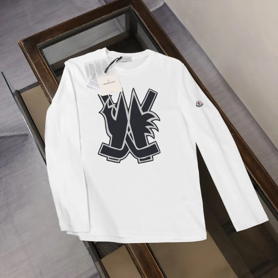 P180, a non-off-the-shelf model, you can trust it. Moncler printed long-sleeved T-shirt, 240g breathable cotton fabric, very soft and comfortable texture, does not shrink, does not deform, does not ball), can be worn alone as a base layer. Original customized accessories, collar label, care mark, hangtag, packaging (perfect details) Color: White Black Size: XS S M L