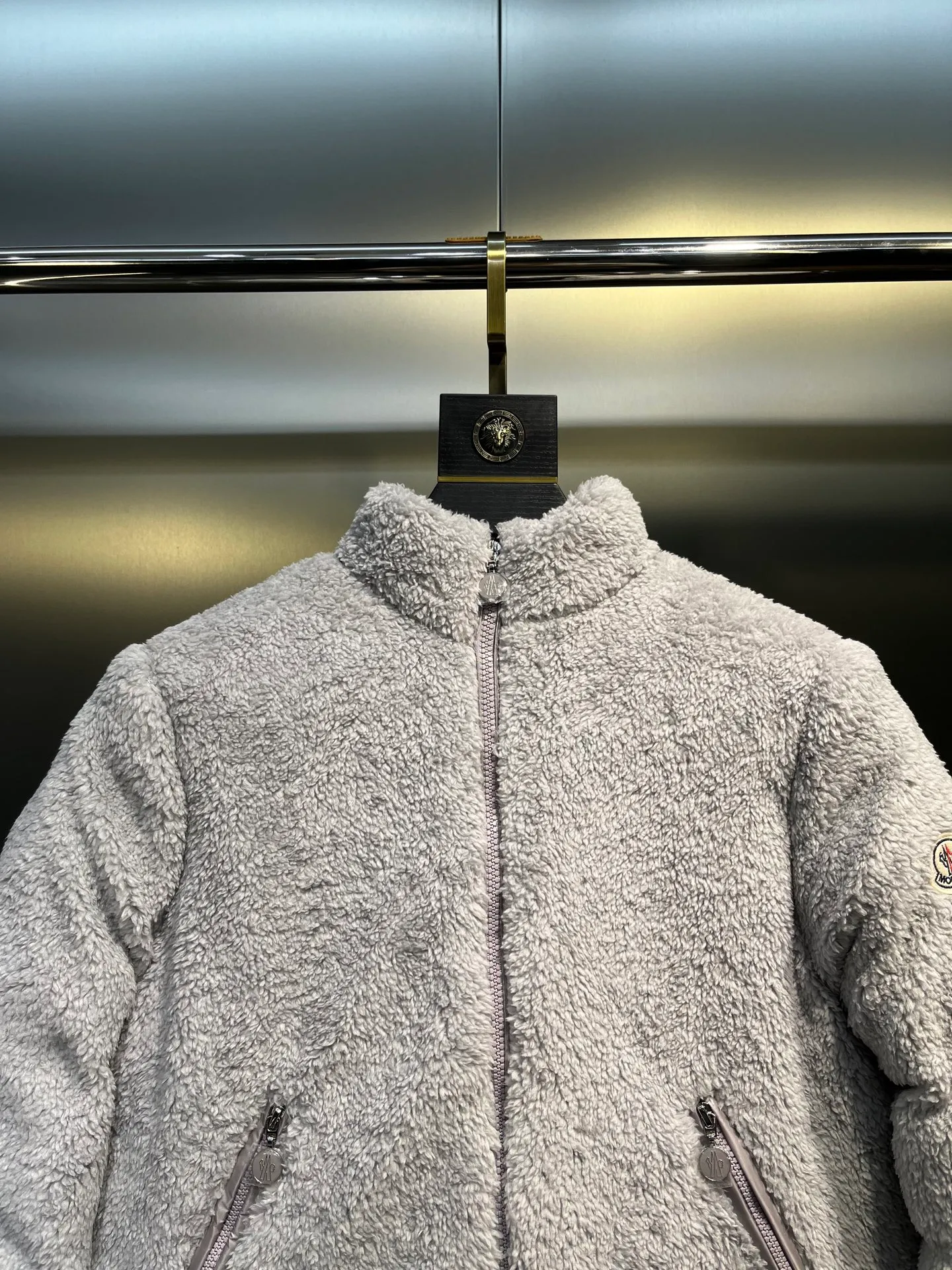 P840 🌟Moncler This model: Polignac en teddy splicing design, filled with goose down ~ Super soft texture, delicate material for skin care ~ 2025 new style gray, off-white size: 0123