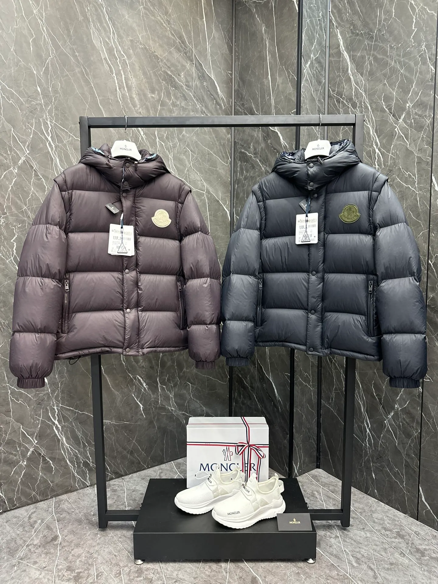 P800 Moncler Cyclone two-in-one down jacket. Black/dark navy/chocolate/baby blue. Available in four colors.