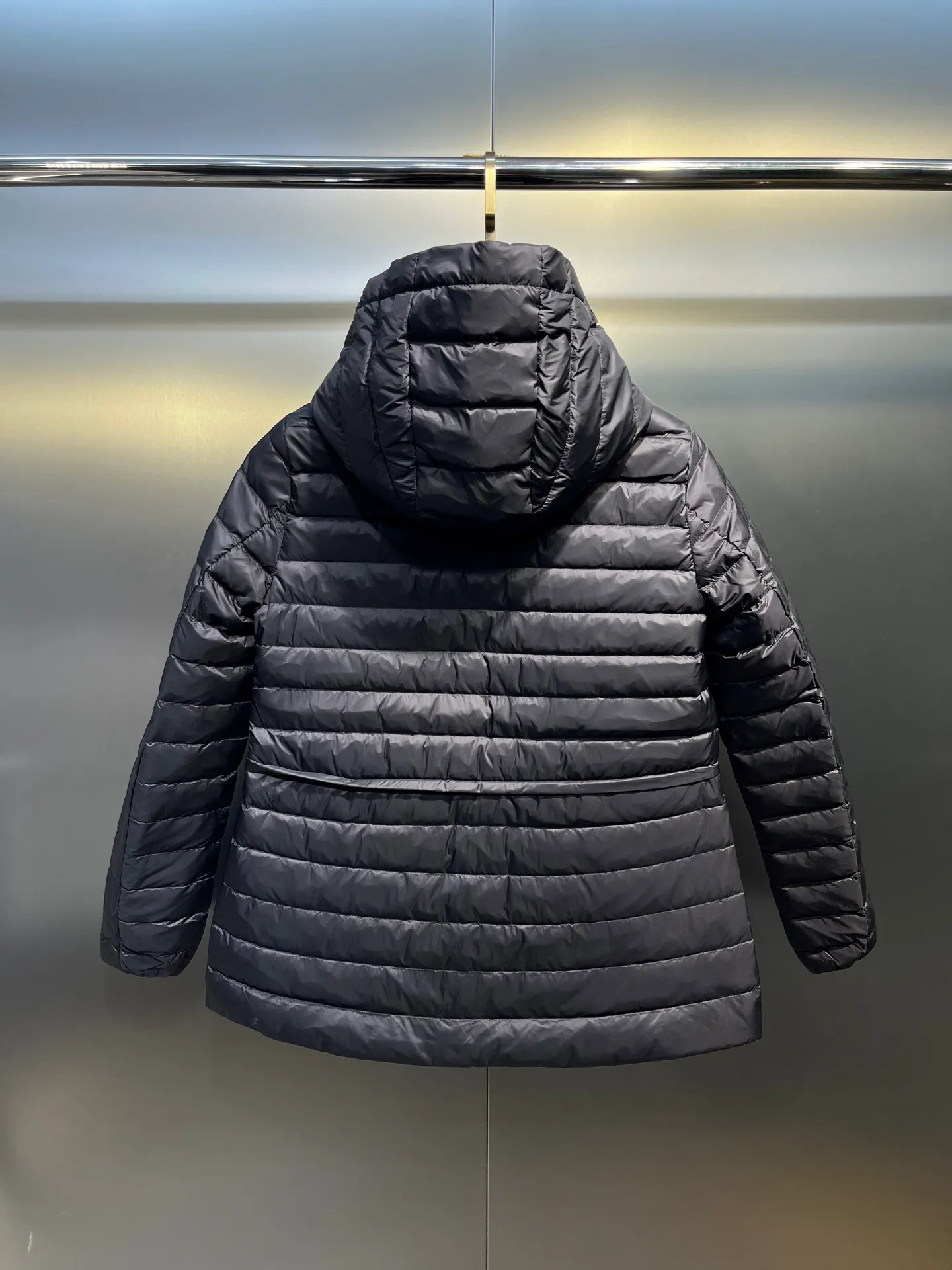 P660 moncler raie 🌟 Lightweight hooded parka down jacket with hanging effect😍 90 national standard large white duck down, 200 grams of down filling, two layers of anti-run velvet gallbladder, exquisite hardware and exquisite workmanship size: 1234