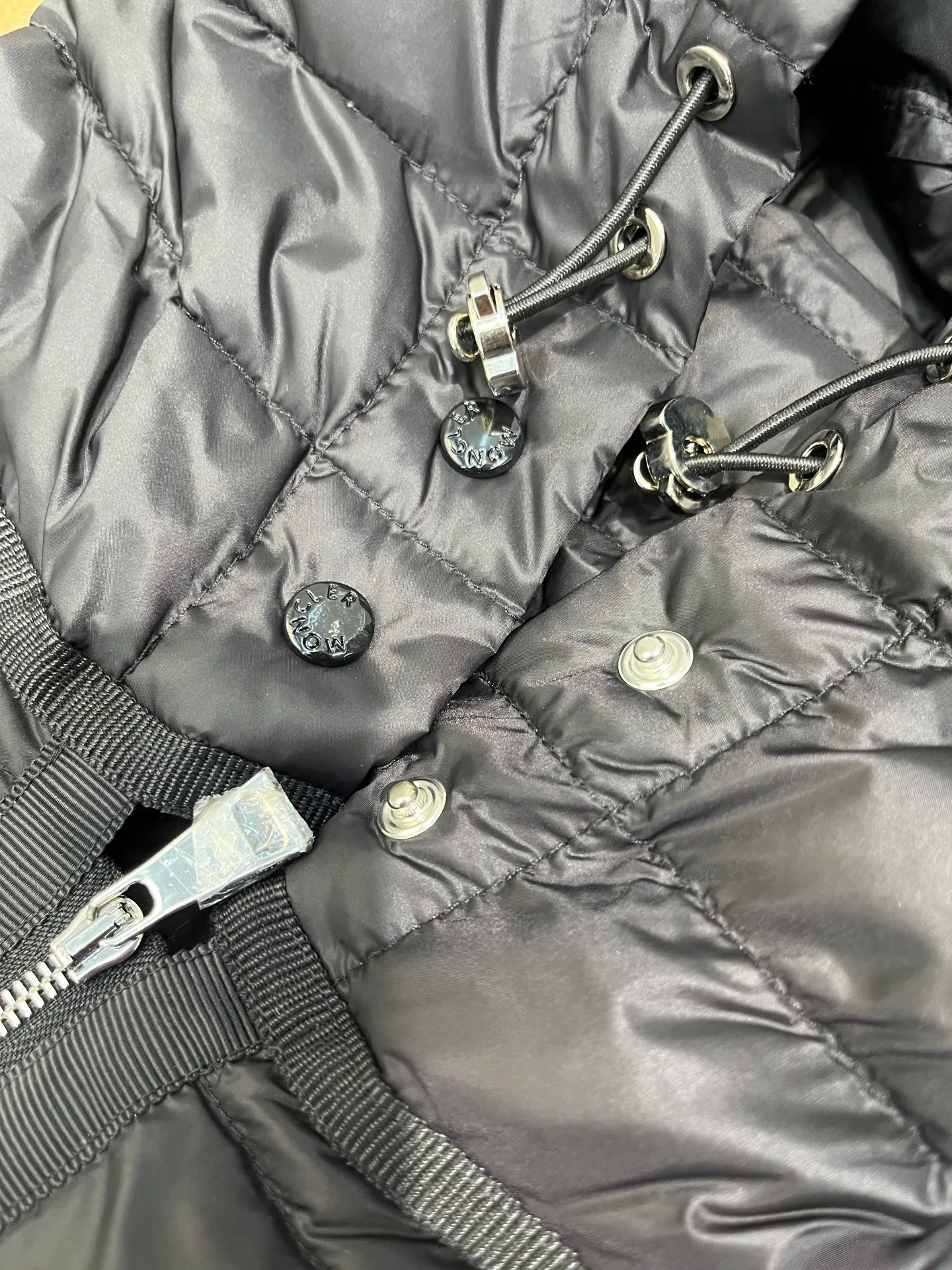 P660 moncler raie 🌟 Lightweight hooded parka down jacket with hanging effect😍 90 national standard large white duck down, 200 grams of down filling, two layers of anti-run velvet gallbladder, exquisite hardware and exquisite workmanship size: 1234