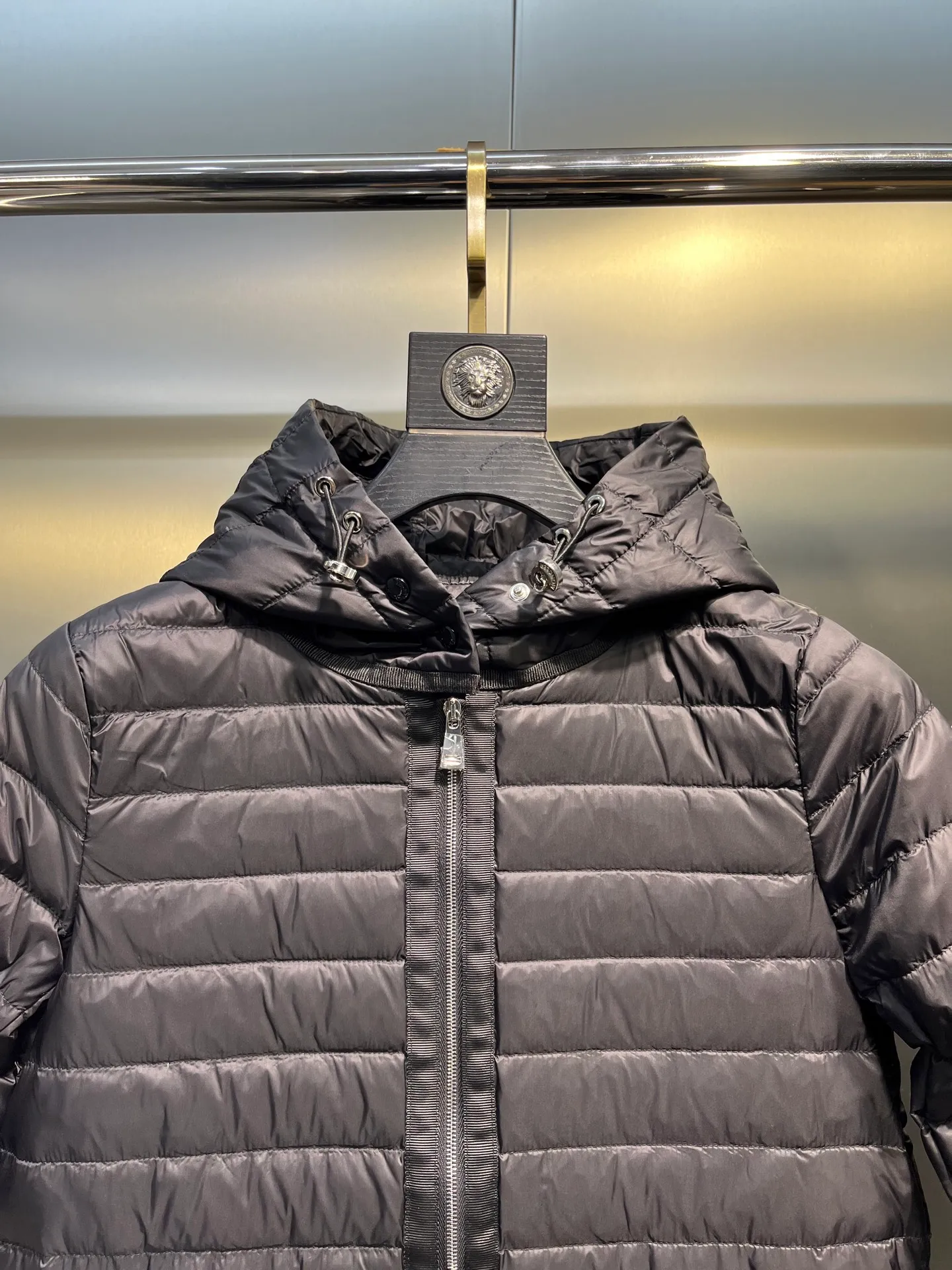 P660 moncler raie 🌟 Lightweight hooded parka down jacket with hanging effect😍 90 national standard large white duck down, 200 grams of down filling, two layers of anti-run velvet gallbladder, exquisite hardware and exquisite workmanship size: 1234