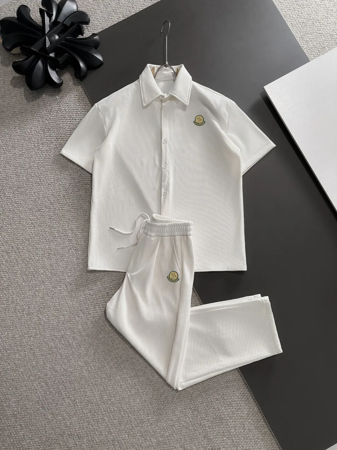Next day shipping P520 MONCLER/Mongolian high quality 2025 spring and summer new casual heavy industry trousers suit exclusively developed by yb! High quality production! Imported custom-made fabrics for foreign orders, with high breathability and comfort, impeccable details, brand element design concept, delicate and soft feel! It presents a casual cut and the upper body shape is great! On sale simultaneously on the official website! From a high-end men's positioning brand, the low-key luxury taste is irresistible! Exquisite workmanship and impeccable quality! The overall style is simple, fashionable and timeless, fully meeting the requirements of stylish and tasteful dressing! Size: M-XXXL