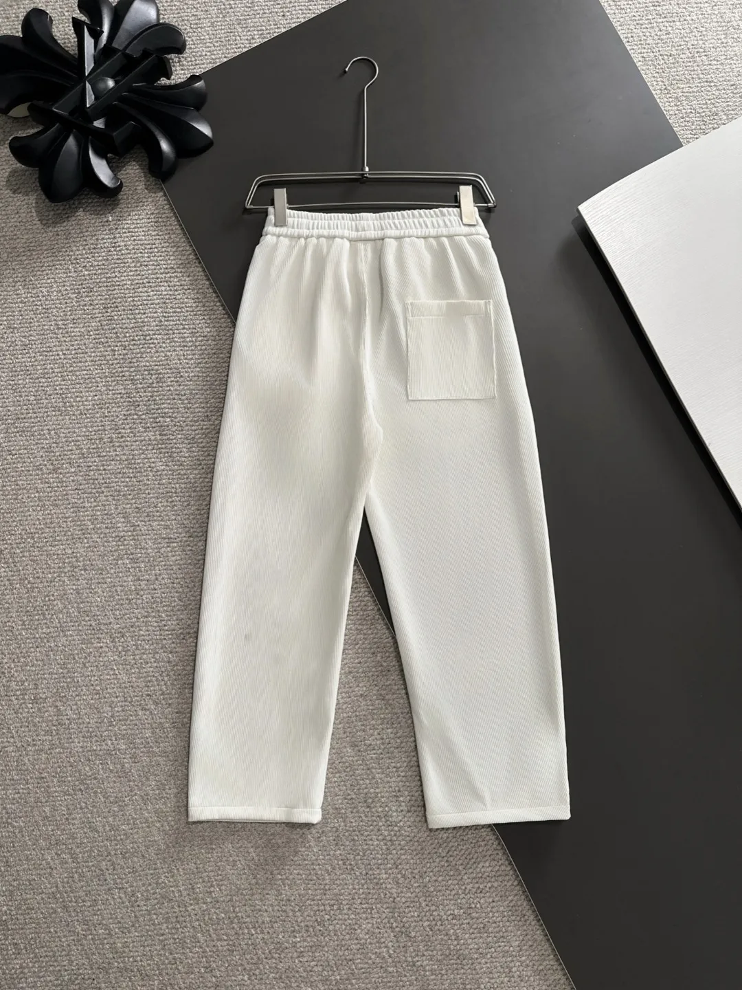 Next day shipping P520 MONCLER/Mongolian high quality 2025 spring and summer new casual heavy industry trousers suit exclusively developed by yb! High quality production! Imported custom-made fabrics for foreign orders, with high breathability and comfort, impeccable details, brand element design concept, delicate and soft feel! It presents a casual cut and the upper body shape is great! On sale simultaneously on the official website! From a high-end men's positioning brand, the low-key luxury taste is irresistible! Exquisite workmanship and impeccable quality! The overall style is simple, fashionable and timeless, fully meeting the requirements of stylish and tasteful dressing! Size: M-XXXL