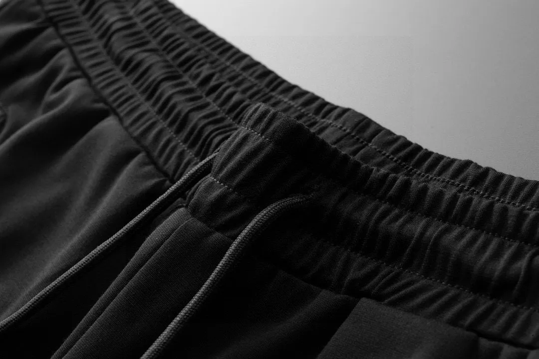 P290 💰 Brand [MONCLER] 2025 new men’s short-sleeved shorts suit! Synchronous sales on the official website! High-end version on the market! It feels delicate and soft! Make you more comfortable to wear! The draped silhouette is awesome! Size: M-5XL (please state your height and weight when placing an order)
