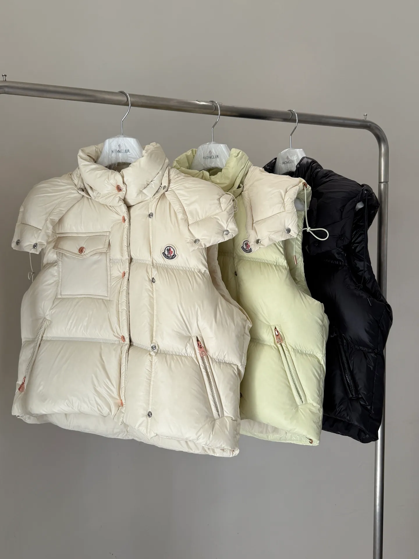 P660 Moncler. 25 double breasted women's vest black beige apple green size 1234