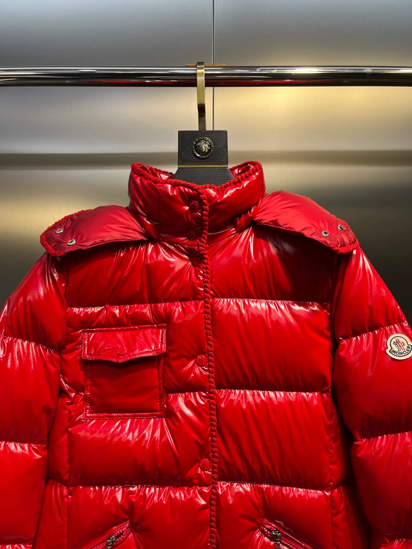P900 Moncler🌟25 new oil wax leather waist style GLAREIN hooded long-sleeved down jacket for women. Oil wax leather coated new fabric, slim design style, warm and slimming, 90% duck down filling, molded custom hardware. Color: red, white, blue, black Code number: 1234