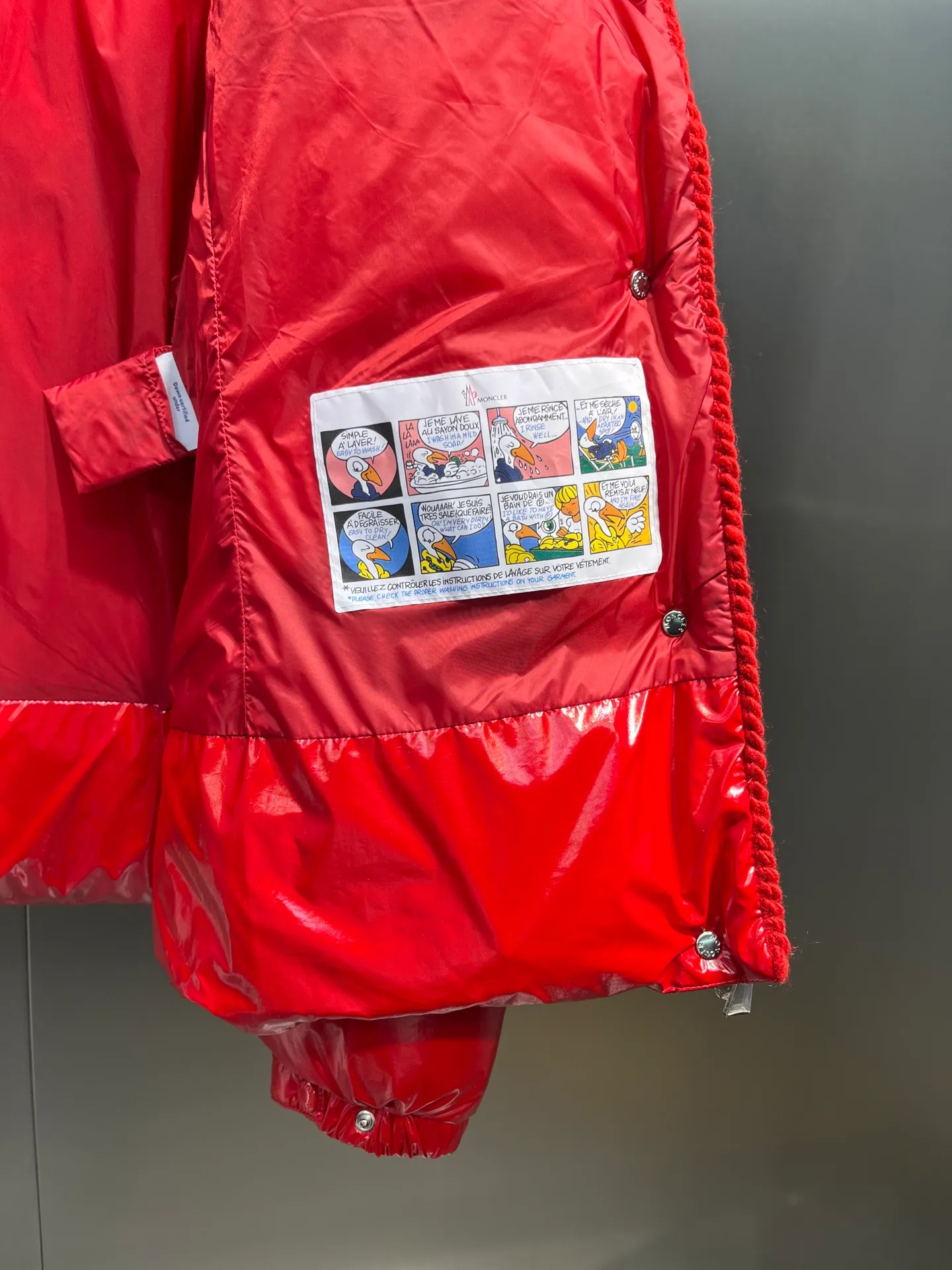 P900 Moncler🌟25 new oil wax leather waist style GLAREIN hooded long-sleeved down jacket for women. Oil wax leather coated new fabric, slim design style, warm and slimming, 90% duck down filling, molded custom hardware. Color: red, white, blue, black Code number: 1234