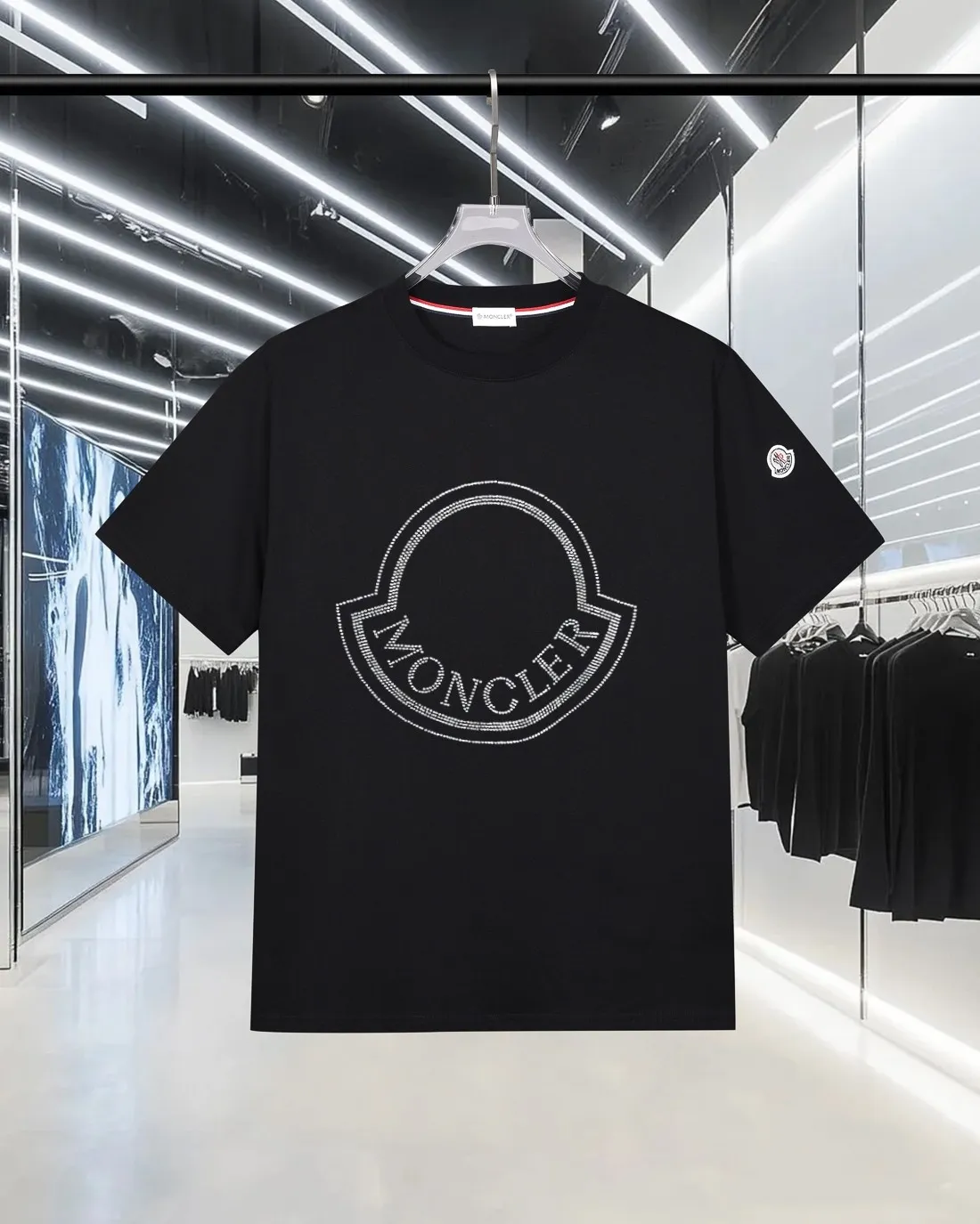 P150 MONCLER/Muzzled 300g pure cotton round neck short-sleeved T-shirt Brand classic Hot diamond Letter LOGO embossed process 2025ss official synchronization High version High quality Fashionable personality Versatile trend Pure original quality Original fabric Hang tag Collar label Washed wheat Complete three standards Color: Black. White. Size: S M L XL XXL
