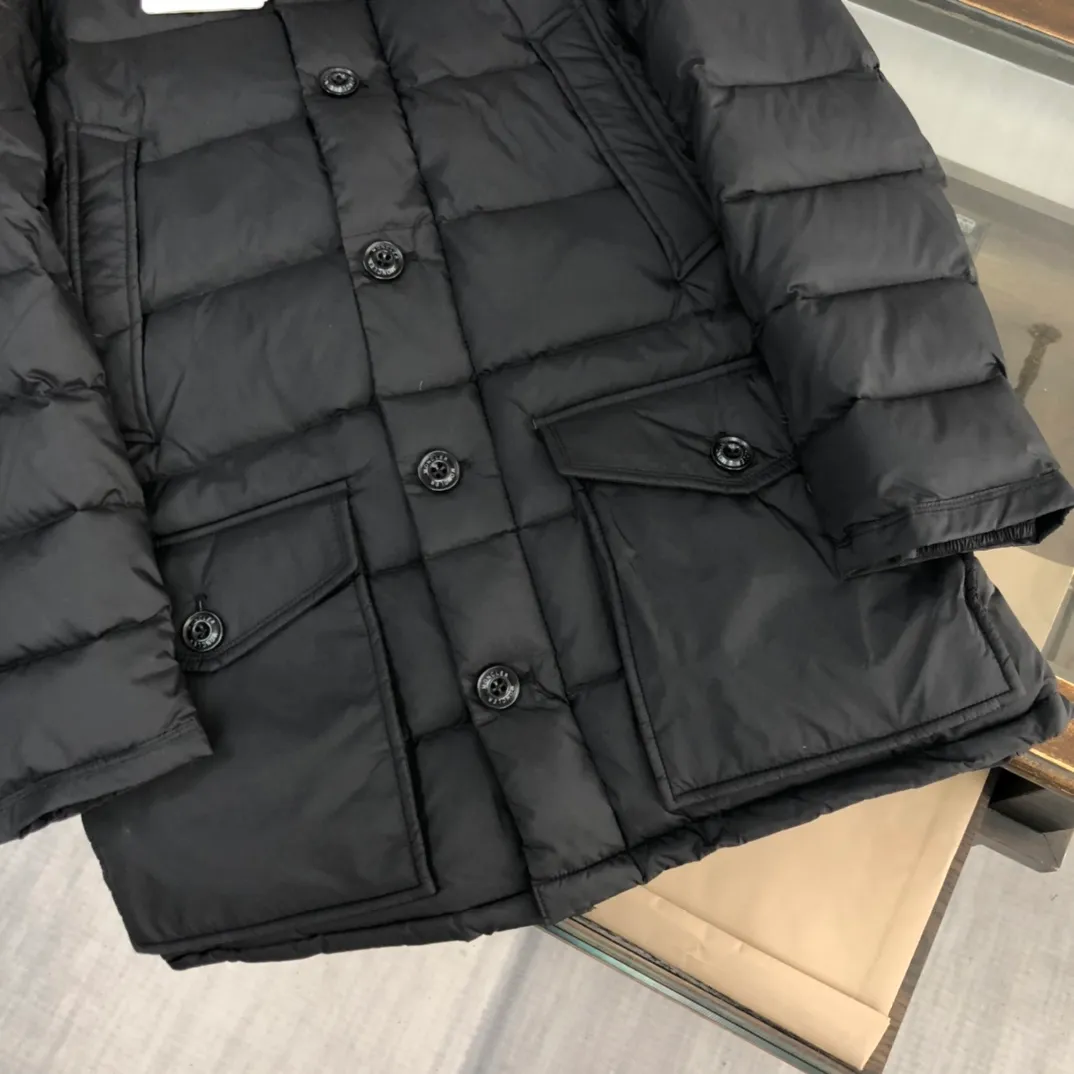 P1160 Moncler Classic Men's Men's Mid-Length Down Jacket, 90 down filling, raccoon fur collar, soft and textured fabric 👏 Continuous hot sale, the upper body is lighter and more comfortable. Size: 1 2 3 4 5