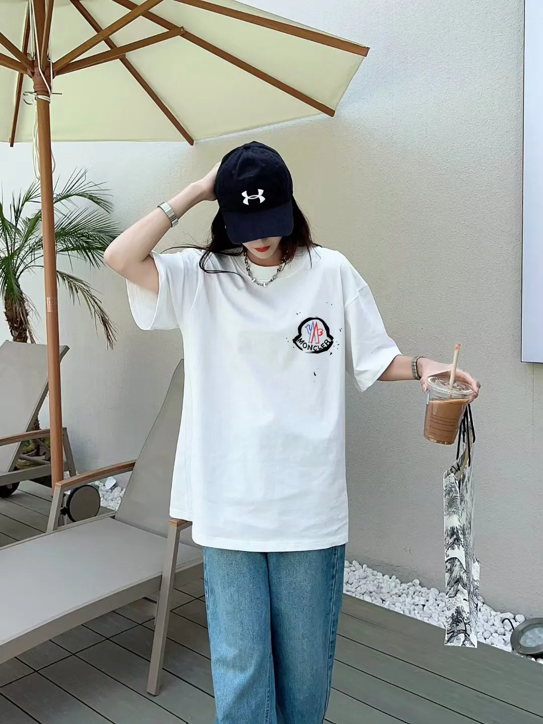 P140 🔥 [MONCLER] 2025FW short-sleeved T-shirt with badge + LOGO, high-end 26s double yarn 300g fabric, heavy fabric, custom stretcher rib, same vat and dye, complete three standards, same style for men and women, color: black, white, size: S M L XL 2XL
