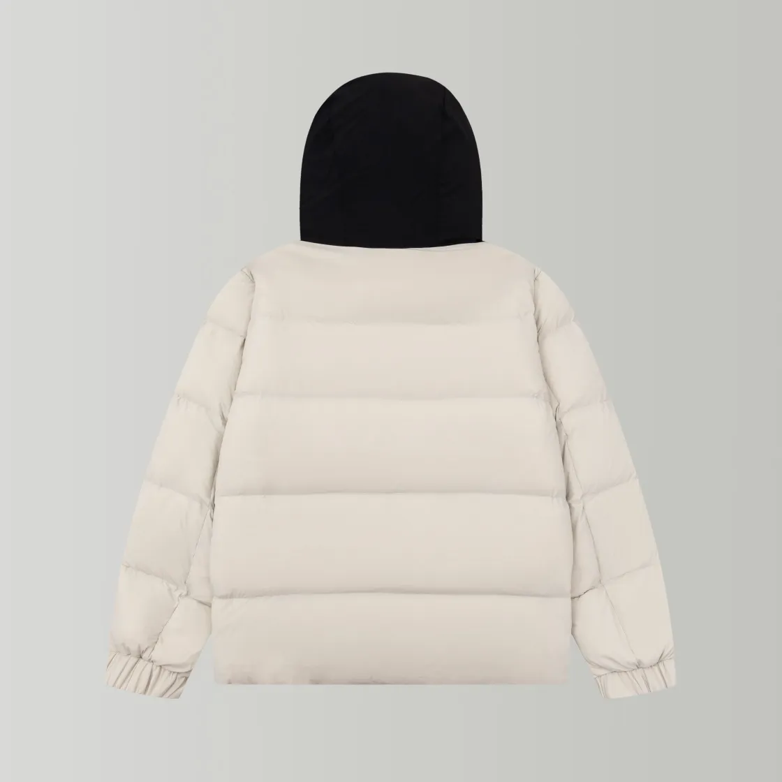 P820 ​​top version of Moncler's black warrior, popular winter down jacket, short down jacket, embossed access control down jacket, bread coat, the official website is out of stock, and the embossed placket clearly distinguishes the currency. The moncle madeira series, everyone calls it the black warrior! The 500g cashmere + Moncler Madeira short down jacket, with matte and sharp colors and tailoring, creates a smart posture. Wearing the main line of the autumn and winter mask series, return to the hustle and bustle of the city. One of the main series of autumn and winter, it is destined to be popular all over the Internet! The high-collar design of bread coats can be worn by both men and women! Mengkou's main series this year is filled with 90% white goose down, which is warm, comfortable and not bulky. The bread coat pattern is formed by large squares. Each square is evenly distributed, firmly locking the down, and warming your body! The interior adopts the new design of the black label main mark, which does not lose its personality and is low-key! The placket highlights the brand and has a certain sense of beauty and layering! The original customized fabric has a high density and a certain color, and the feel is definitely consistent with the original!!! The contrasting color fabric inside is dyed first, and after repeated testing, there will never be a single velvet out! The clean cut makes the upper body not bloated at all! It allows you to spend the cold winter gently! There is no gorgeous decoration or special design, it is just simple. But it will make you feel excited!! Simple and practical outerwear, showing the agility and visual vitality of contemporary trends, while reinterpreting Moncler's iconic classic styles, it promotes a more youthful and uninhibited cool play attitude! Color: black, gray and white