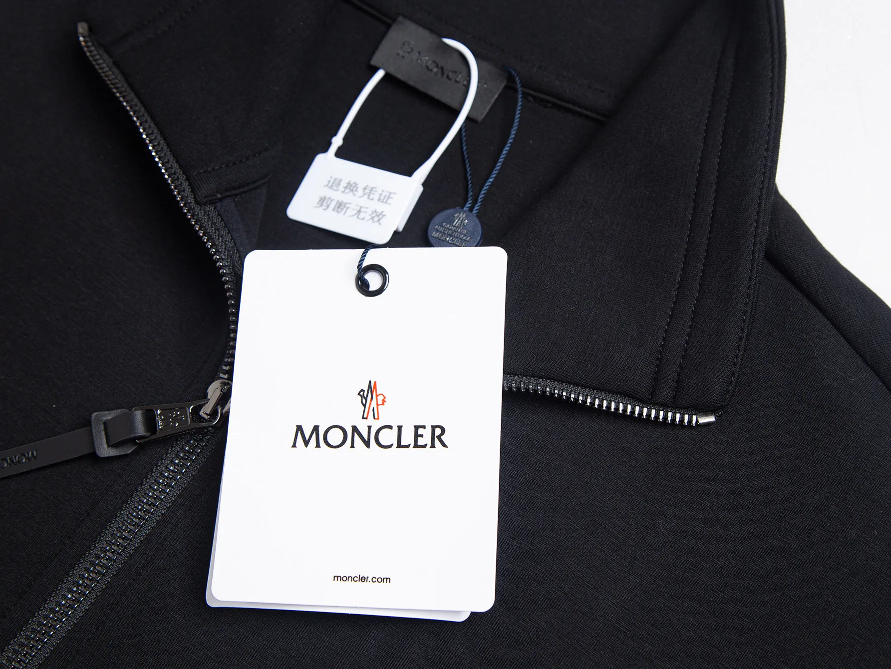 P370 ZP version) - Moncler muzzle classic, genuine leather badge half-zip simple casual stand-up collar sweatshirt - Made of exclusive custom imported 450g air cotton fabric, the upper body is extremely comfortable, complete custom accessories, exclusive quality difference currency, welcome to compare - Color: black - Size: S M L XL