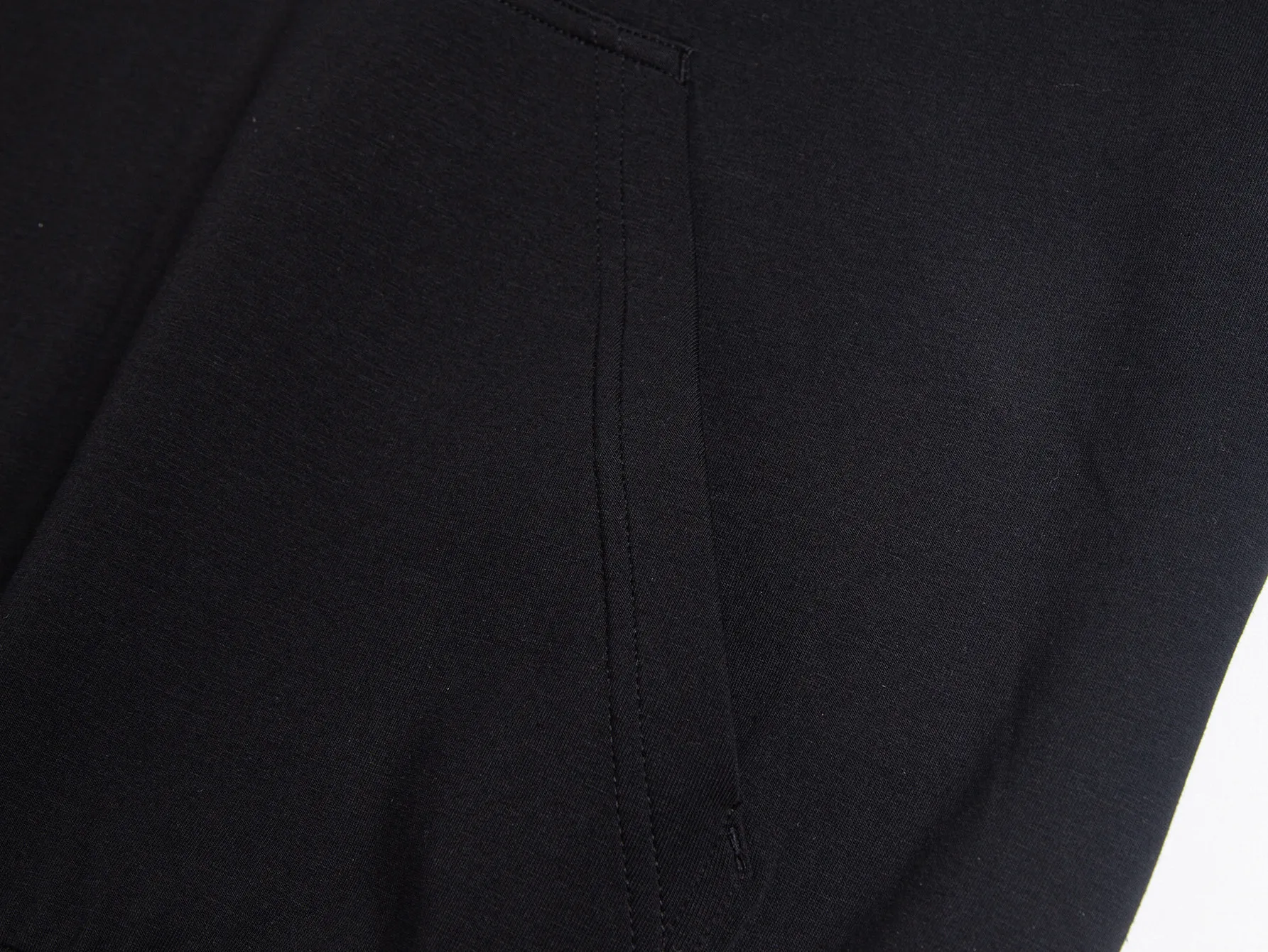 P370 ZP version) - Moncler muzzle classic, genuine leather badge half-zip simple casual stand-up collar sweatshirt - Made of exclusive custom imported 450g air cotton fabric, the upper body is extremely comfortable, complete custom accessories, exclusive quality difference currency, welcome to compare - Color: black - Size: S M L XL