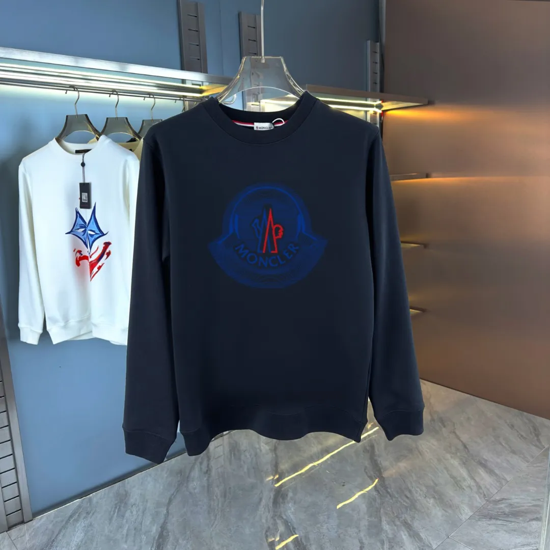 P210 High-version sweatshirt) [Long-term stock] 〖𝐌𝐎𝐍𝐂𝐋𝐄𝐑~Mask〗 Made of 440g heavy-weight fabric. It is different from the market currency. It can be matched with any variety and is properly handsome. 😎The whole dress is made of double waistcoats. The double waistcoats make the whole dress more three-dimensional. Not ordinary factories can do such fine work. 2025 Spring runway version of the T stage, on sale at the counter, round neck terry sweatshirt, high-end double-strand pure cotton, custom-made stretch ribs, dyed in the same vat, complete with three standards, matched with exquisite embroidered LOGO on the chest, simple and advanced, same style for men and women. Color: black, apricot, white, size: S M L XL 2XL