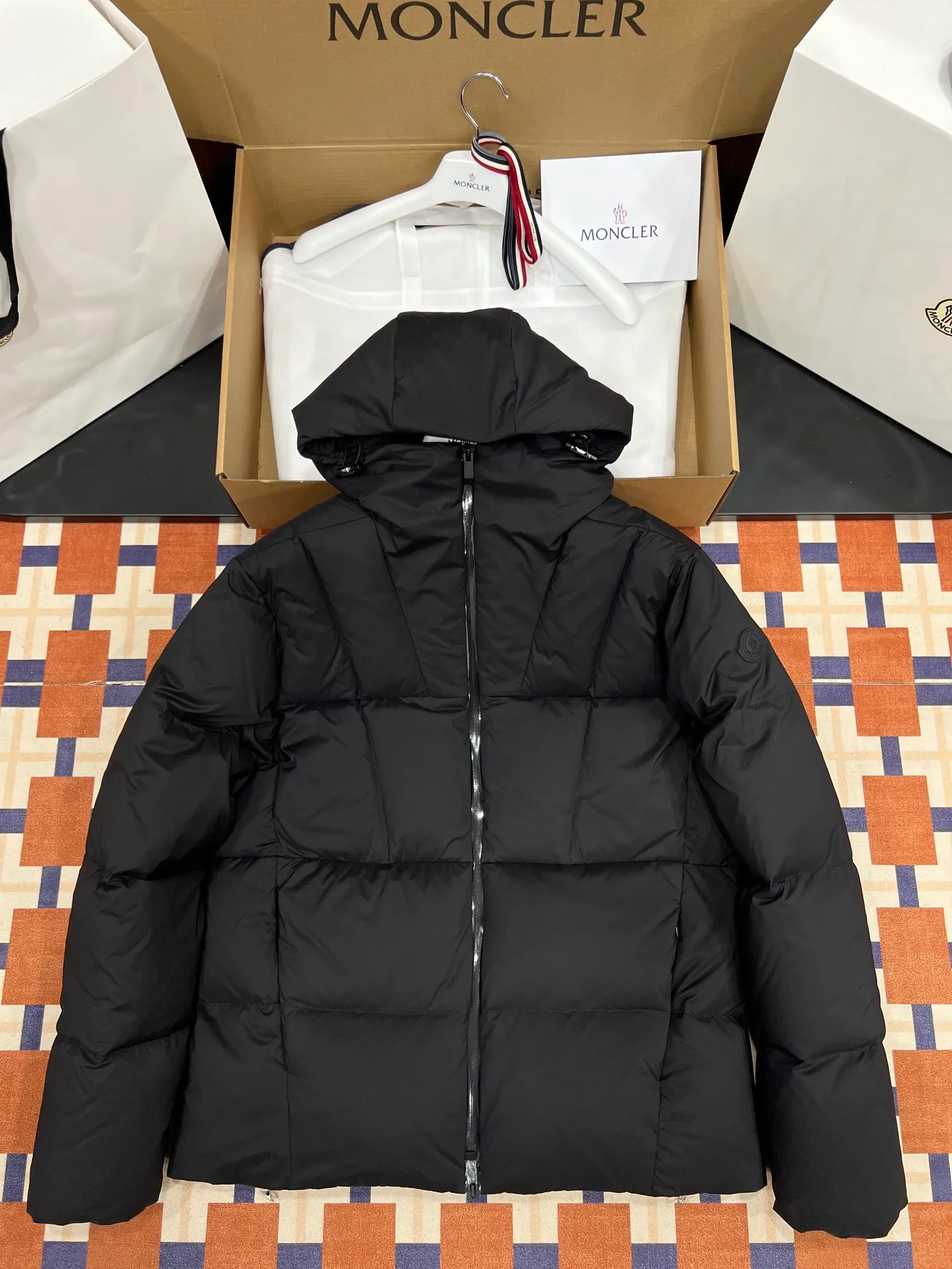 P880 exclusive top version moncler Fusain men's hooded short down jacket color black gray code number 12345