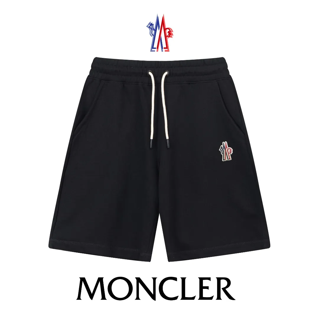 P230 (top version, currency difference) ✨Moncler/Moncler SS show style Slim-fitting lines and simple printed letter Logo trendy shorts for men and women Compatible with all body shapes Black and white drawstring design on the waist elastic band Customized drawstring pockets with diagonal pocket design on both sides There is also a small pocket on the back Color: black gray Size S-XL
