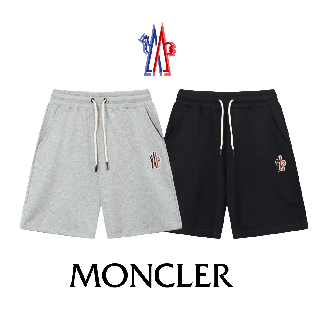 P230 (top version, currency difference) ✨Moncler/Moncler SS show style Slim-fitting lines and simple printed letter Logo trendy shorts for men and women Compatible with all body shapes Black and white drawstring design on the waist elastic band Customized drawstring pockets with diagonal pocket design on both sides There is also a small pocket on the back Color: black gray Size S-XL