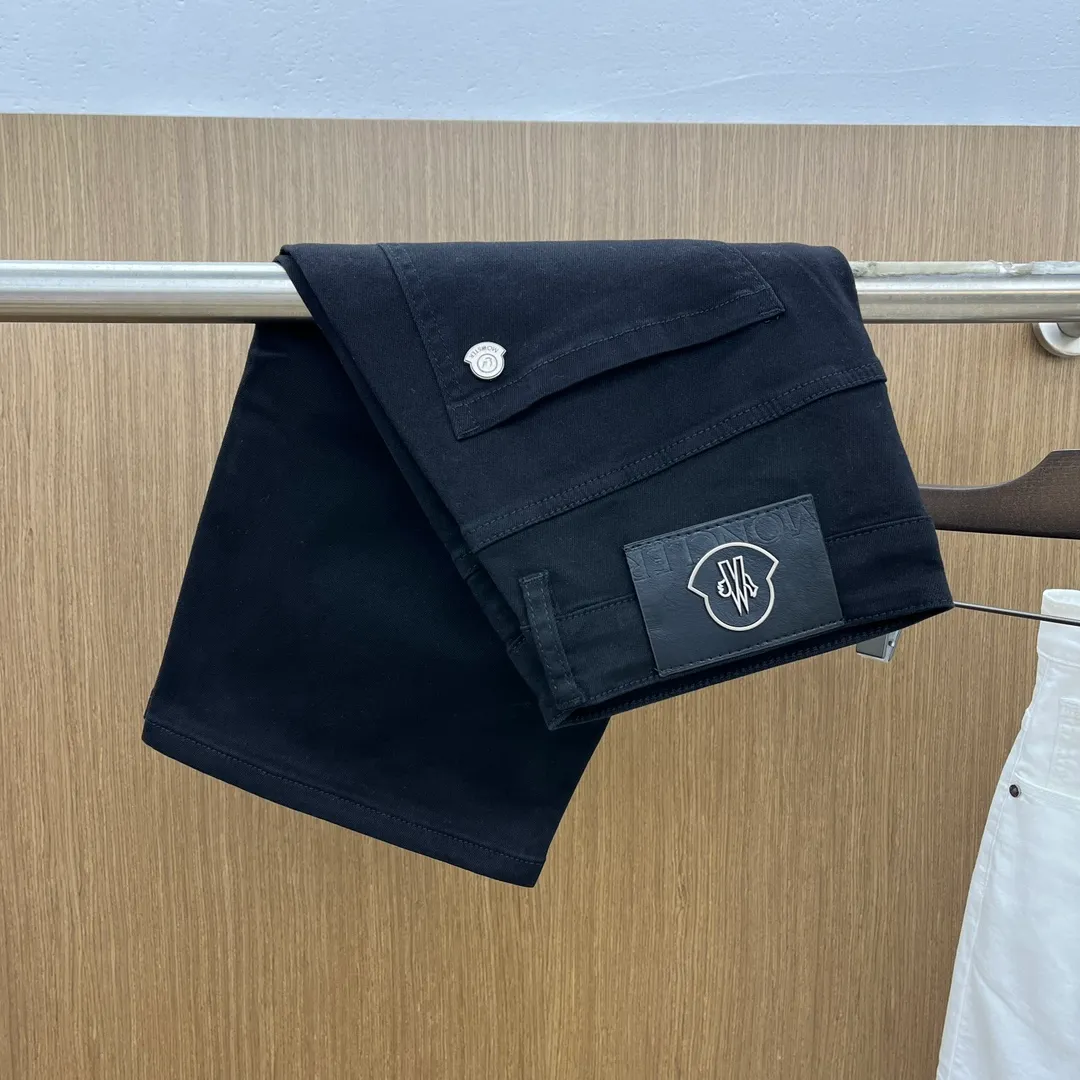 P270 🌸🌸 Moncler elastic slimming straight-leg pants, denim shorts, thin!  Very high-quality, stretch jeans can also be very comfortable... Super stretch and super handsome jeans! Heavy wash water elasticity...! You will be amazed by the clever design of these jeans! ! A pair of jeans cut from original cloth, light color, unique charm, made of high-quality cotton fabric, with frayed design and patch embroidery embellishment details. The fabric is comfortable, soft and can be matched casually. The comfort represents its interpretation of fashion and leisure. The details reflect the brand's pursuit of quality, with a bit of a hedonist flavor. It pays great attention to details and restores the texture of top-grade hardware. . Showing a sense of luxury and fashion. . Very worth buying. Size: Size: 29-38. . (No 35, 37)