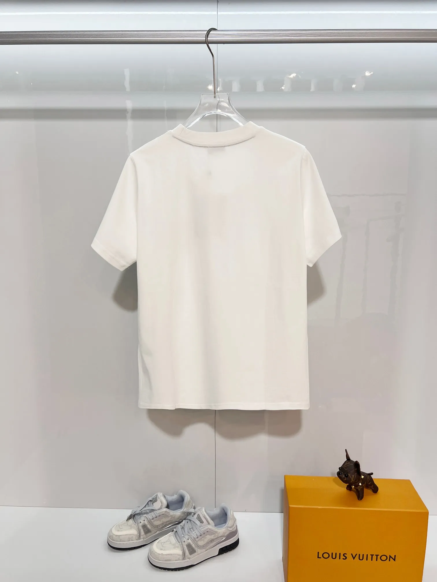 P150 MONCLER/muzzled 300g pure cotton round neck short-sleeved T-shirt. Brand classic. Three-dimensional monster offset letter LOGO embossing process. 2025ss official synchronization. High version. High quality. Fashionable personality. Versatile trend. Pure original quality. Original fabric. Tag. Collar label. Washed wheat. Three labels complete. Color: Black. White. Size: S M L XL XXL