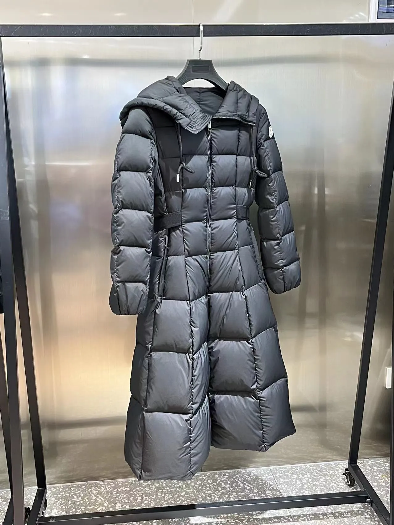 P1060 🆕❤️Mo＊cⅠer 2️⃣0️⃣2️⃣4️⃣🆕New autumn and winter down jacket👇👇👇 Moncler/Moncler/Moncler 23 new autumn and winter Faucon long hooded slim down jacket jacket for women👏🏻, counter quality, first-class craftsmanship, original hardware Original washing water label with impeccable details 🐮 Color: Black Size: 0123