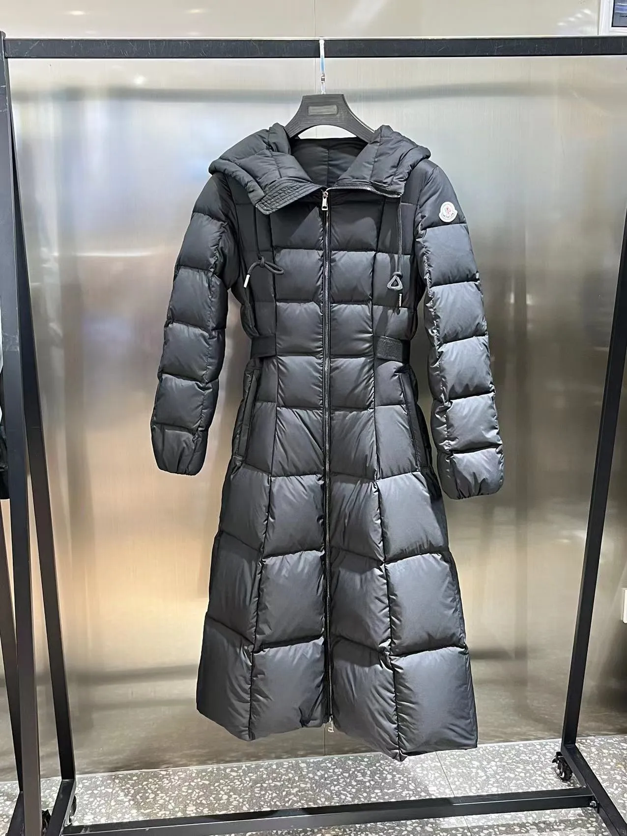 P1060 🆕❤️Mo＊cⅠer 2️⃣0️⃣2️⃣4️⃣🆕New autumn and winter down jacket👇👇👇 Moncler/Moncler/Moncler 23 new autumn and winter Faucon long hooded slim down jacket jacket for women👏🏻, counter quality, first-class craftsmanship, original hardware Original washing water label with impeccable details 🐮 Color: Black Size: 0123