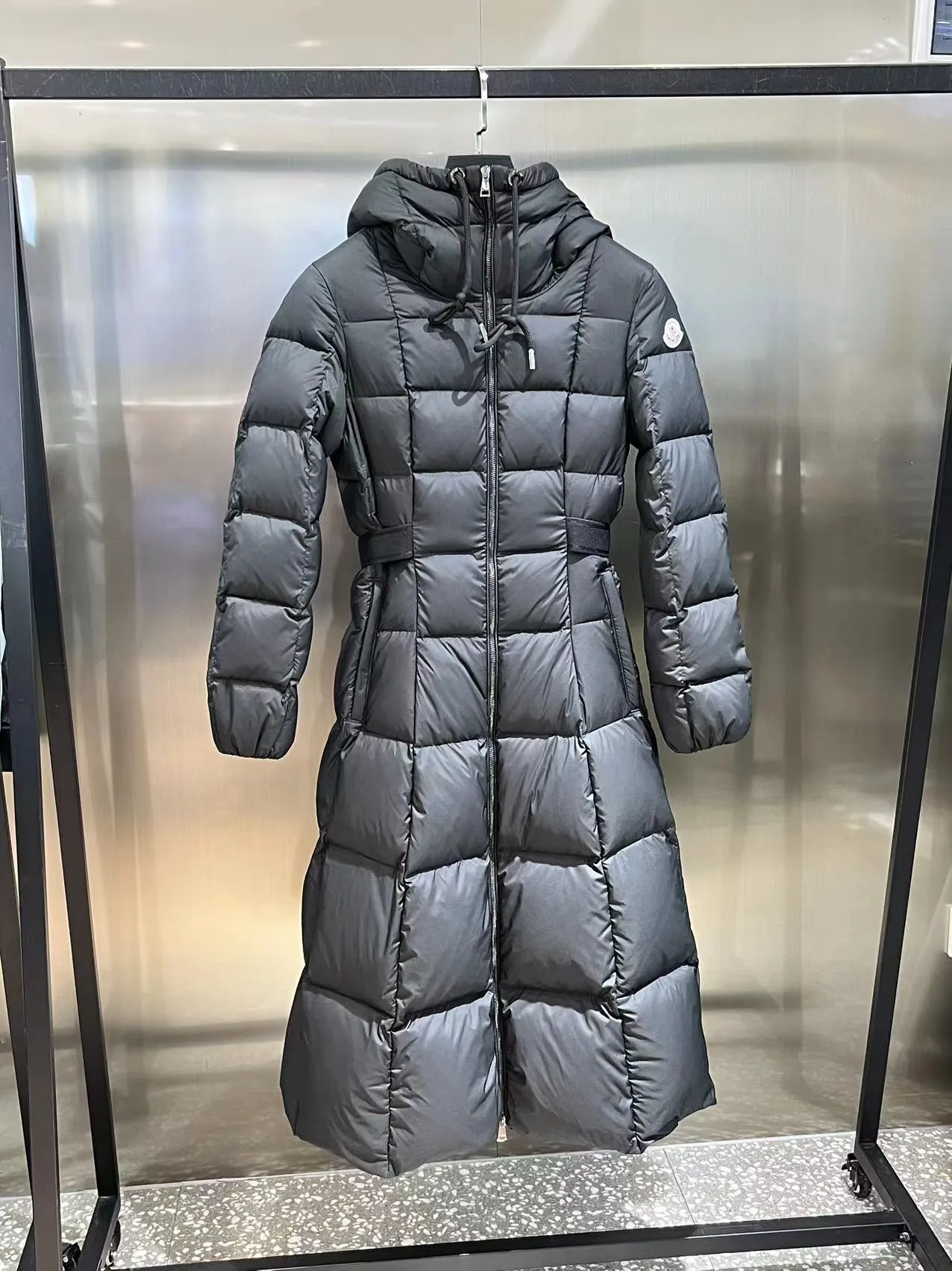 P1060 🆕❤️Mo＊cⅠer 2️⃣0️⃣2️⃣4️⃣🆕New autumn and winter down jacket👇👇👇 Moncler/Moncler/Moncler 23 new autumn and winter Faucon long hooded slim down jacket jacket for women👏🏻, counter quality, first-class craftsmanship, original hardware Original washing water label with impeccable details 🐮 Color: Black Size: 0123