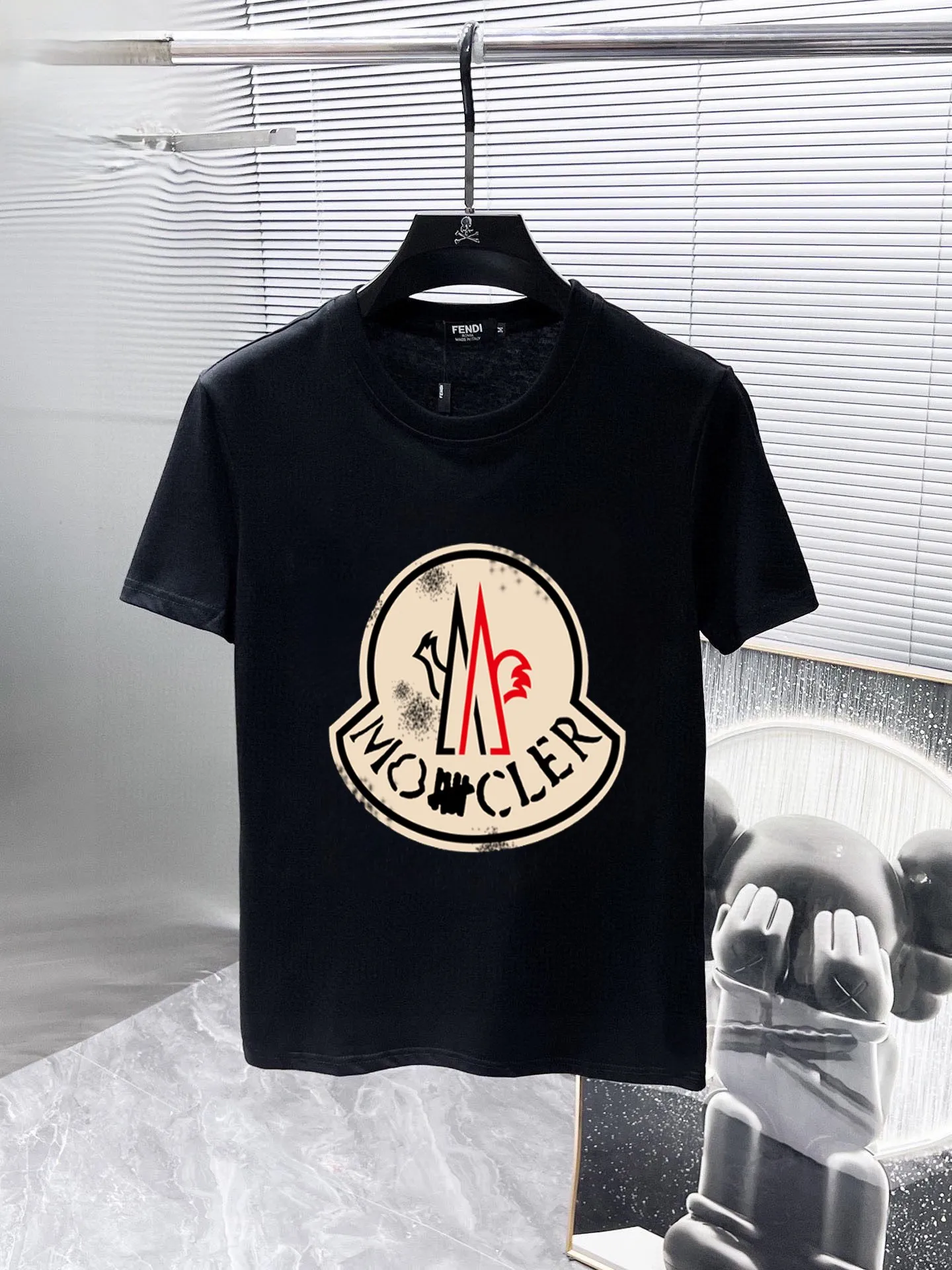 P290 Brand [MONCLER] 2025 new men’s short-sleeved shorts suit! Synchronous sales on the official website! High-end version on the market! It feels delicate and soft! Make you more comfortable to wear! The draped silhouette is awesome! Size: M-5XL (please state your height and weight when placing an order)