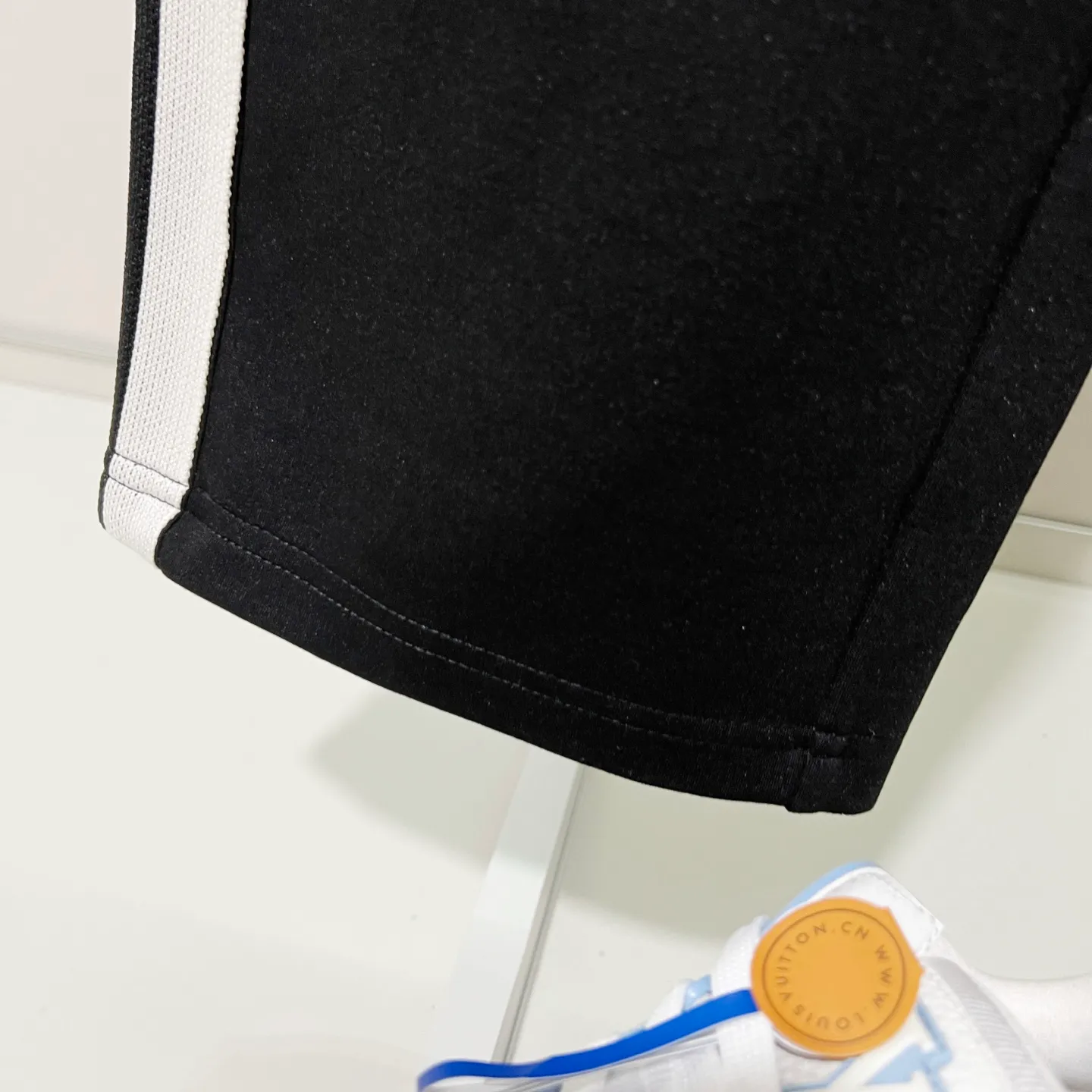 P230 MONCLER/muzzle Customized fabric suit casual sweatpants Simple side webbing splicing craftsmanship small chapter logo LOGO Official synchronization High version High quality Fashion personality Versatile trend Pure original quality Original fabric Hang tag Collar label Washed wheat Complete three standards Color: Black. Blue. Gray. Size: S-2XL